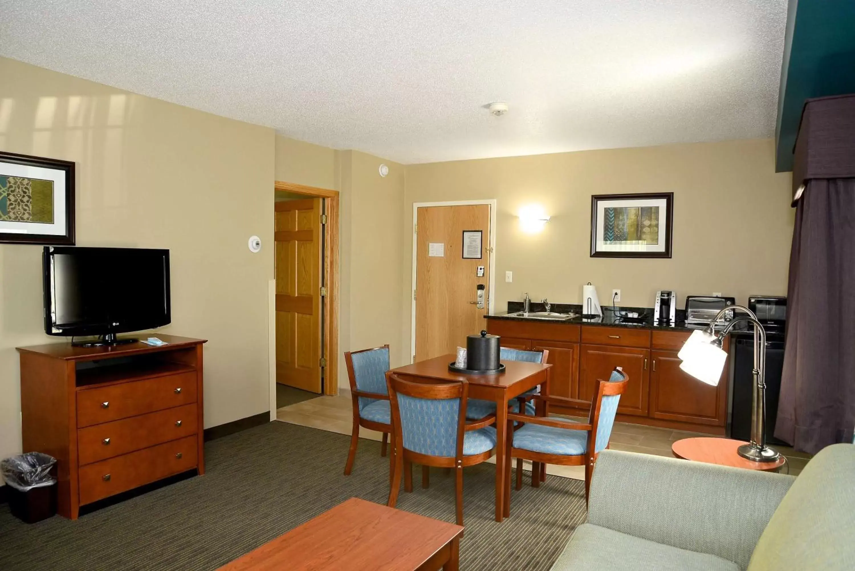 Photo of the whole room, TV/Entertainment Center in Best Western Plus Plattsburgh