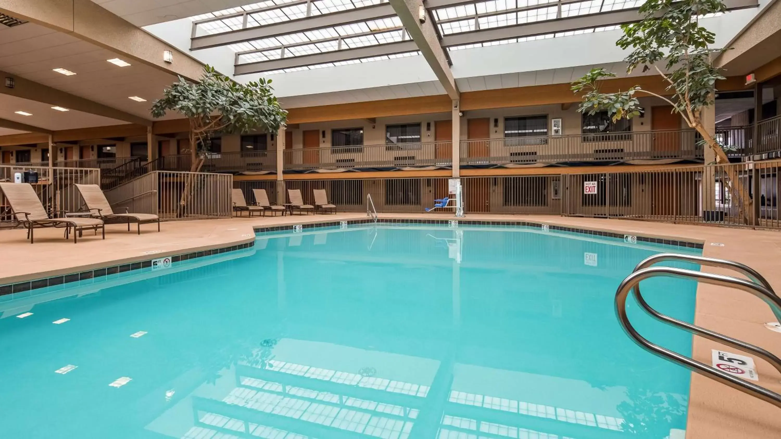Activities, Swimming Pool in Best Western Plus Raton Hotel