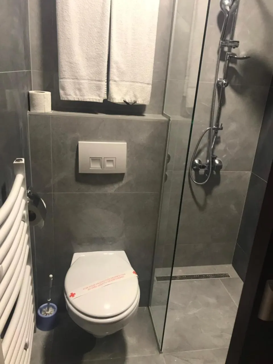 Shower in Hotel Grand