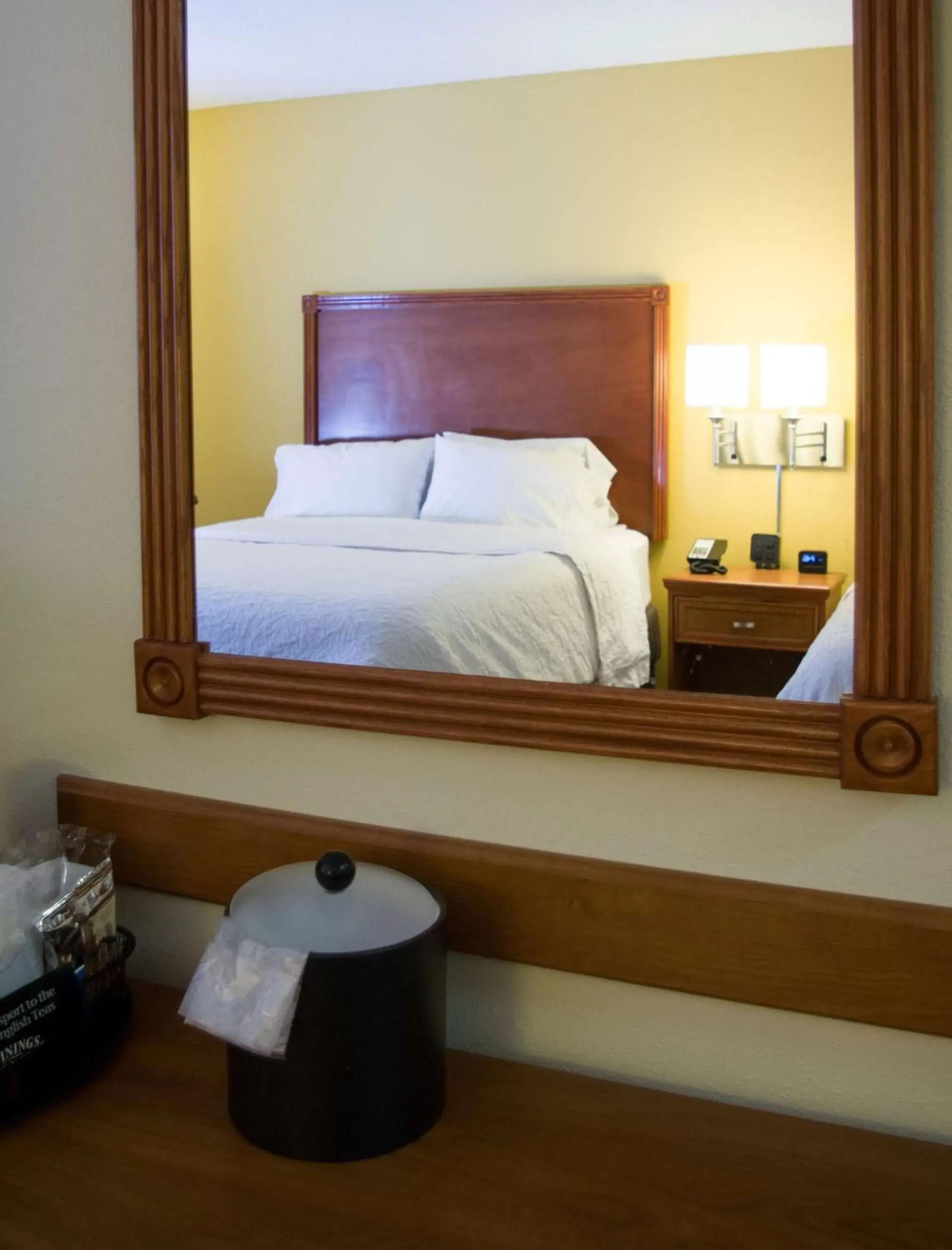 Bed in Hampton Inn & Suites St. Louis-Chesterfield