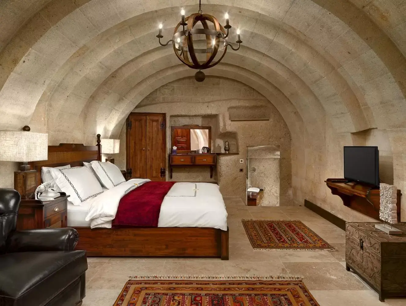 Deluxe Suite in Seraphim Cave Suites & SPA