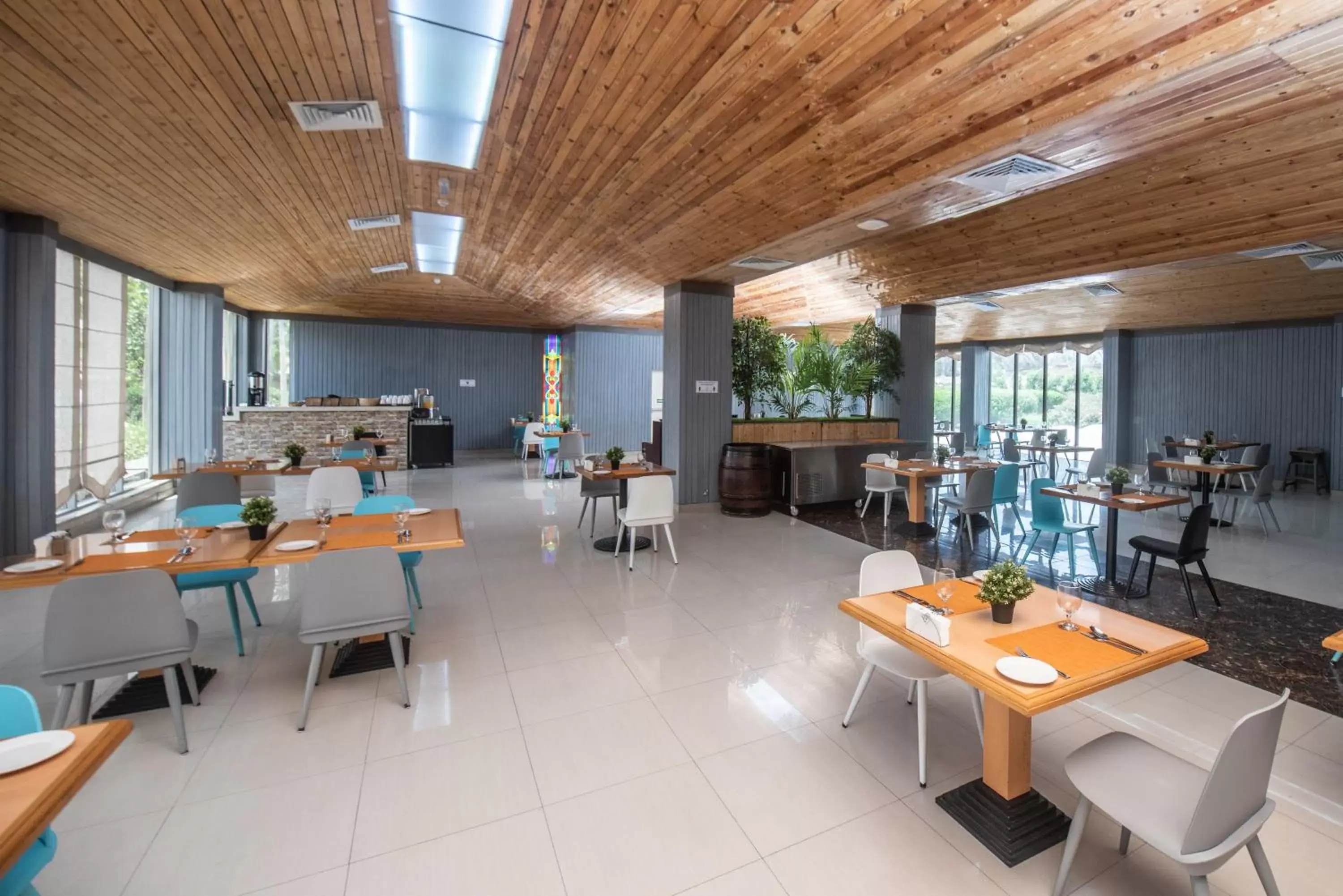 Restaurant/places to eat in BM Beach Hotel Restaurant/places to eat in BM Beach Hotel