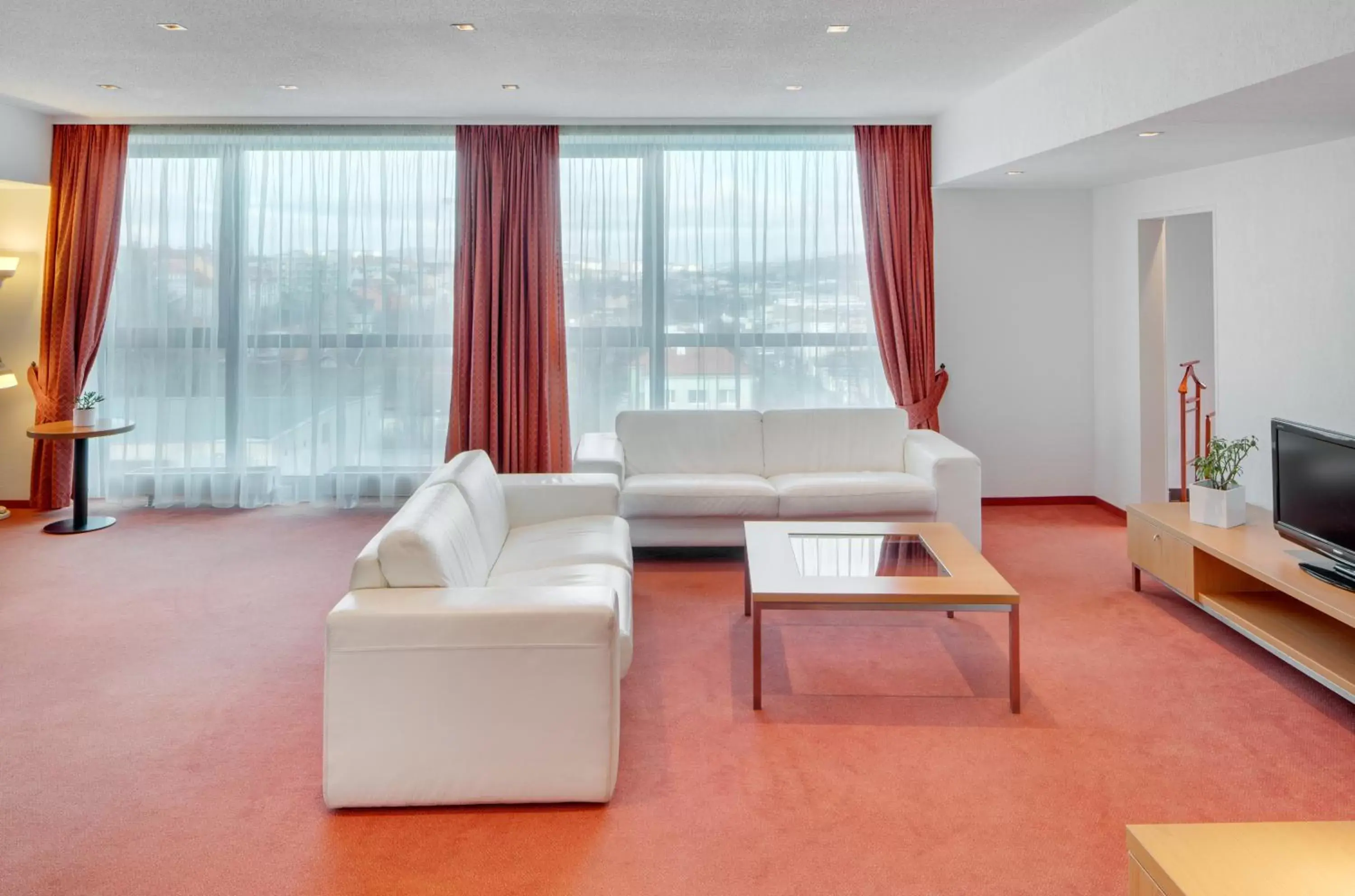 Living room, Seating Area in Avanti Hotel