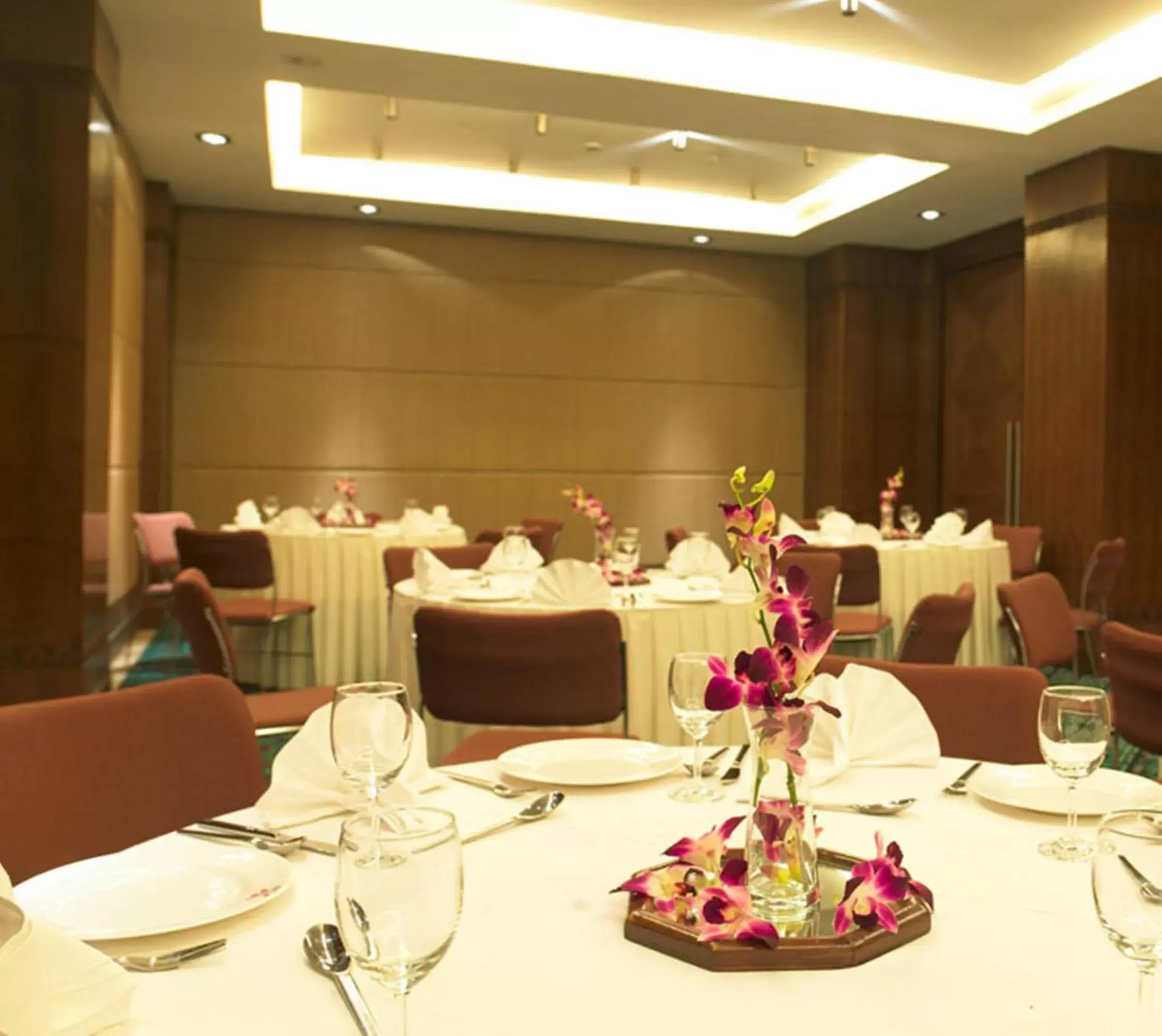 Restaurant/Places to Eat in Royal Orchid Central Jaipur, Bani Park