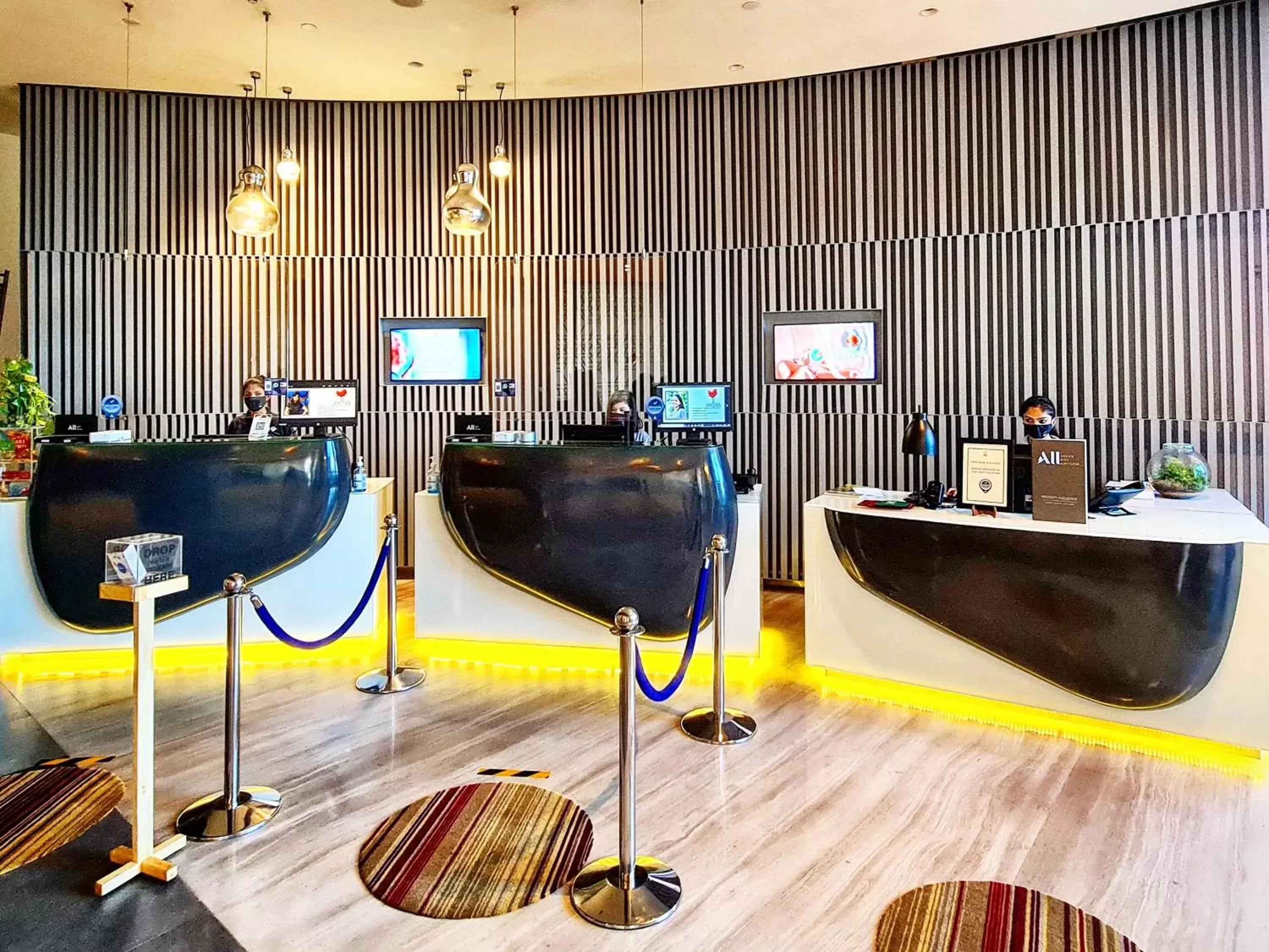 Lobby or reception in Novotel Chennai OMR