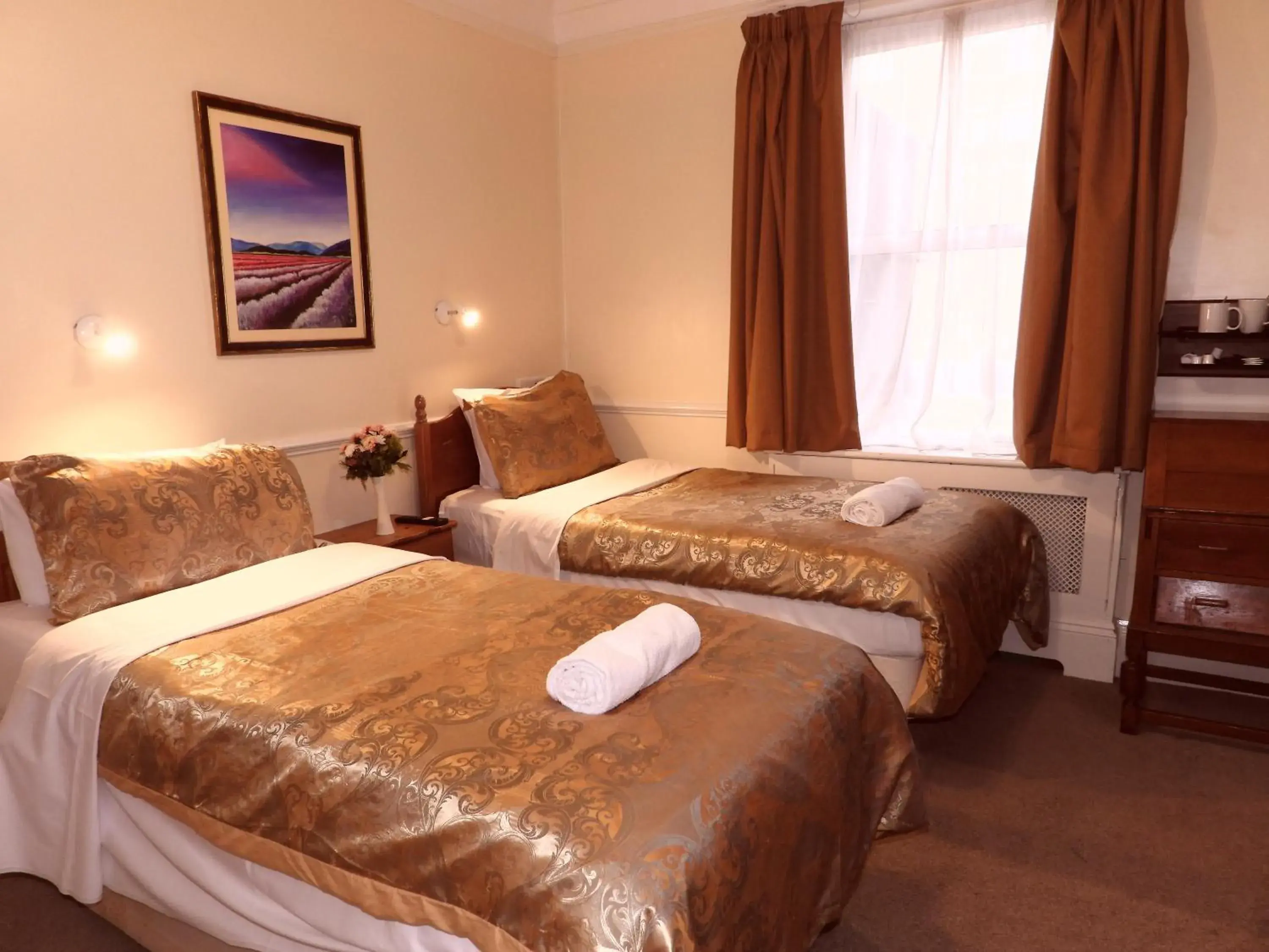 Bedroom, Bed in Europa House Hotel, Paddinton, London