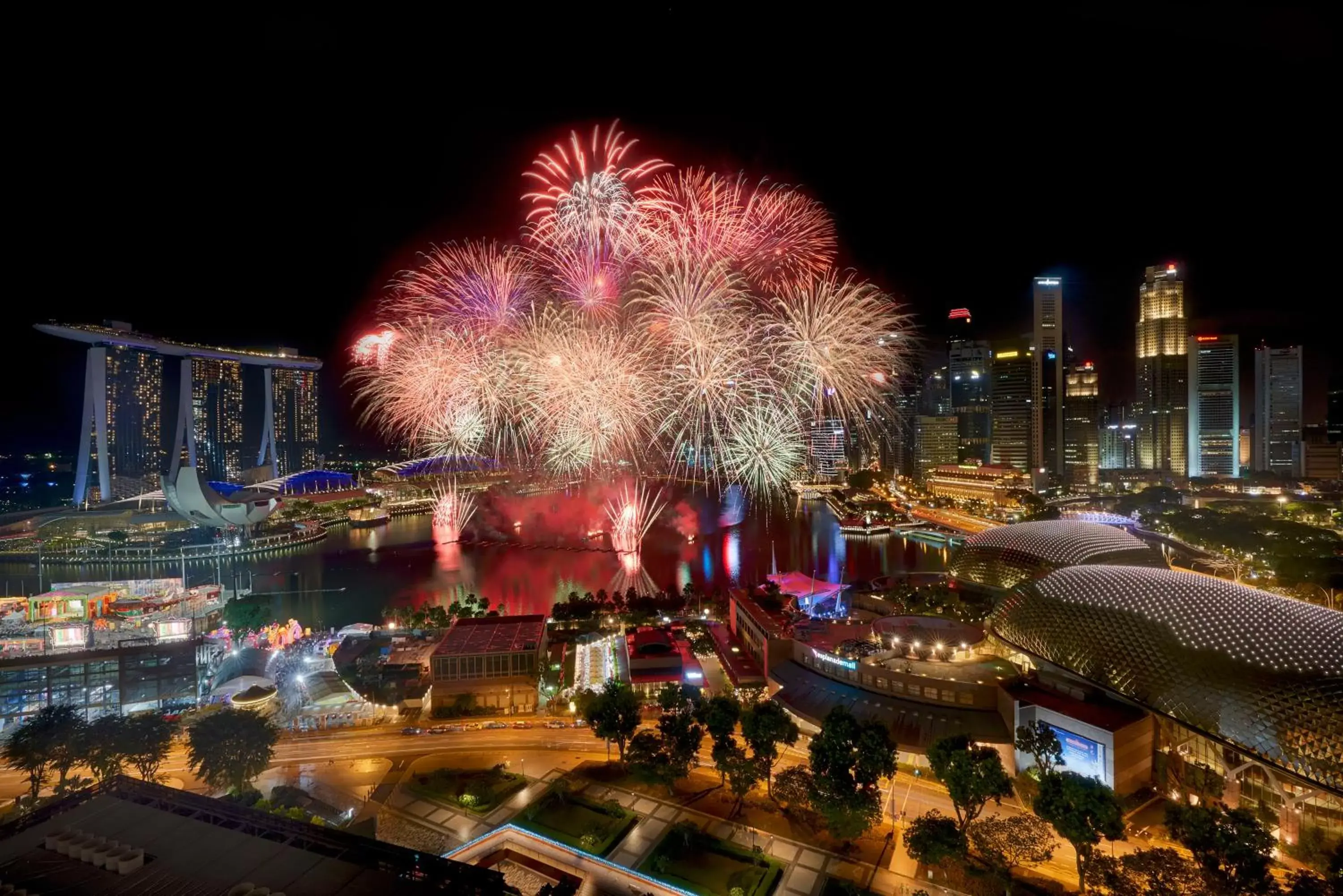Property building in PARKROYAL COLLECTION Marina Bay, Singapore Property building in PARKROYAL COLLECTION Marina Bay, Singapore
