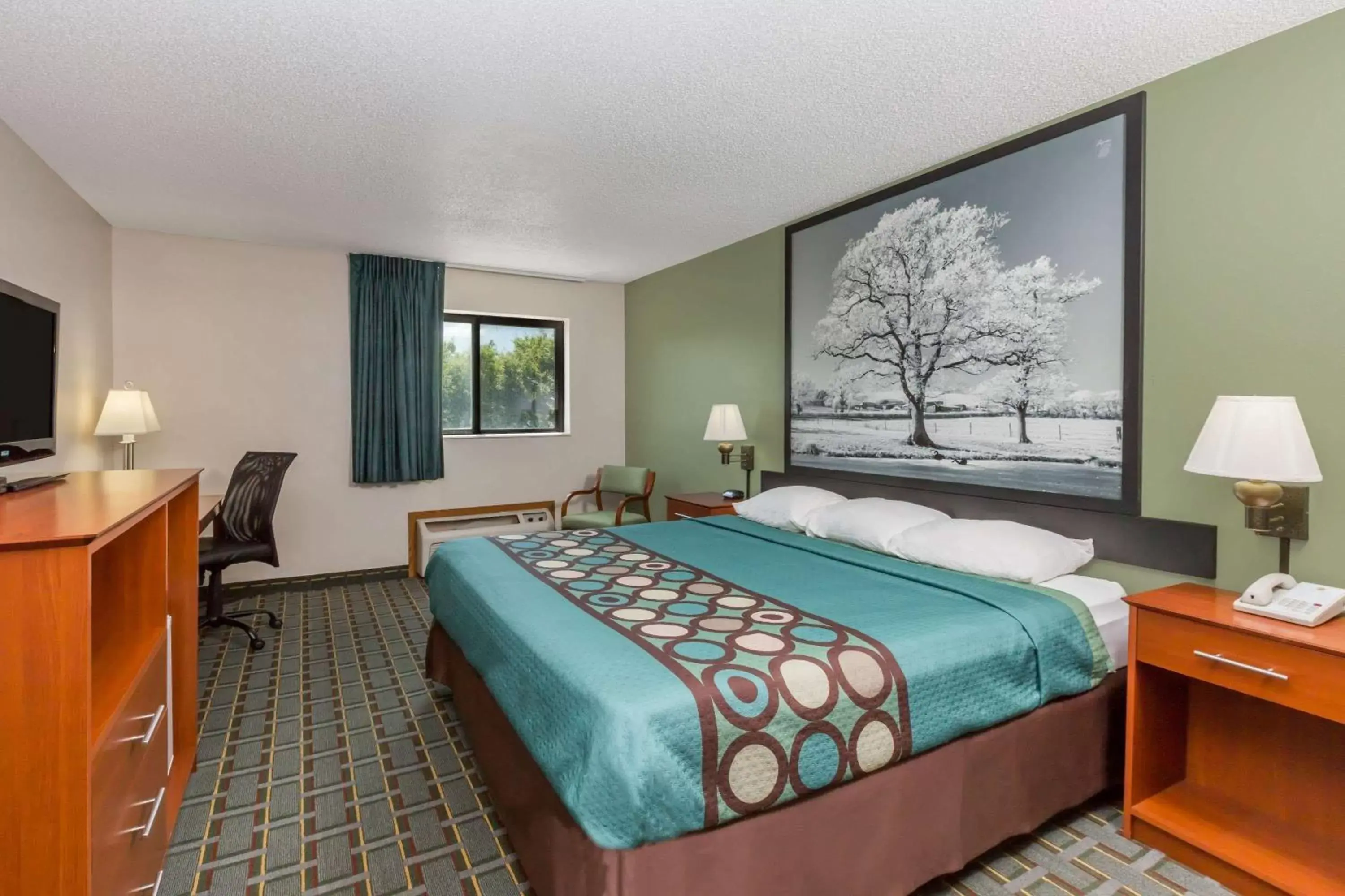Photo of the whole room, Bed in Super 8 by Wyndham Osceola IA