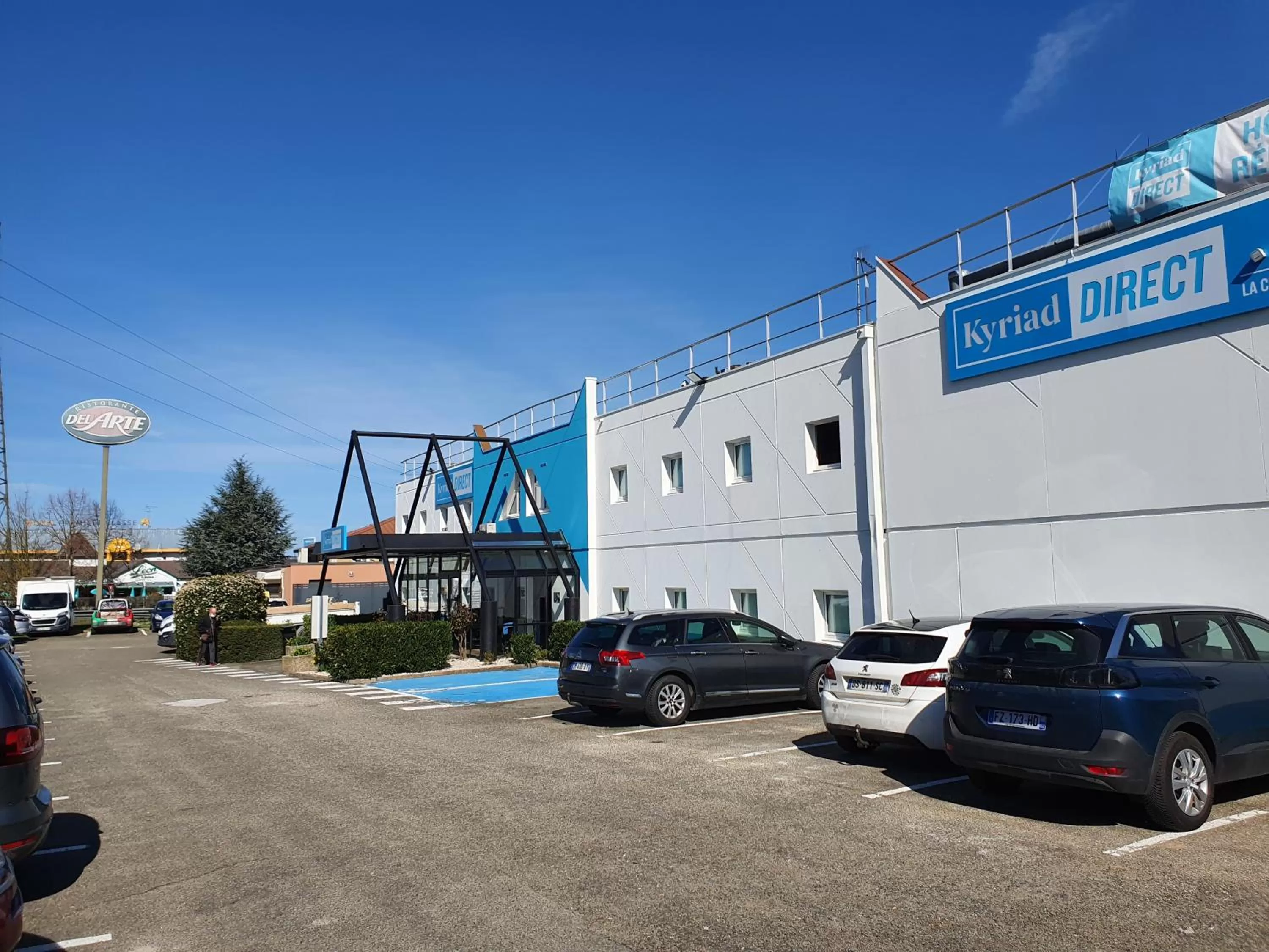 Property building in Kyriad Direct Orleans - Olivet - La Source