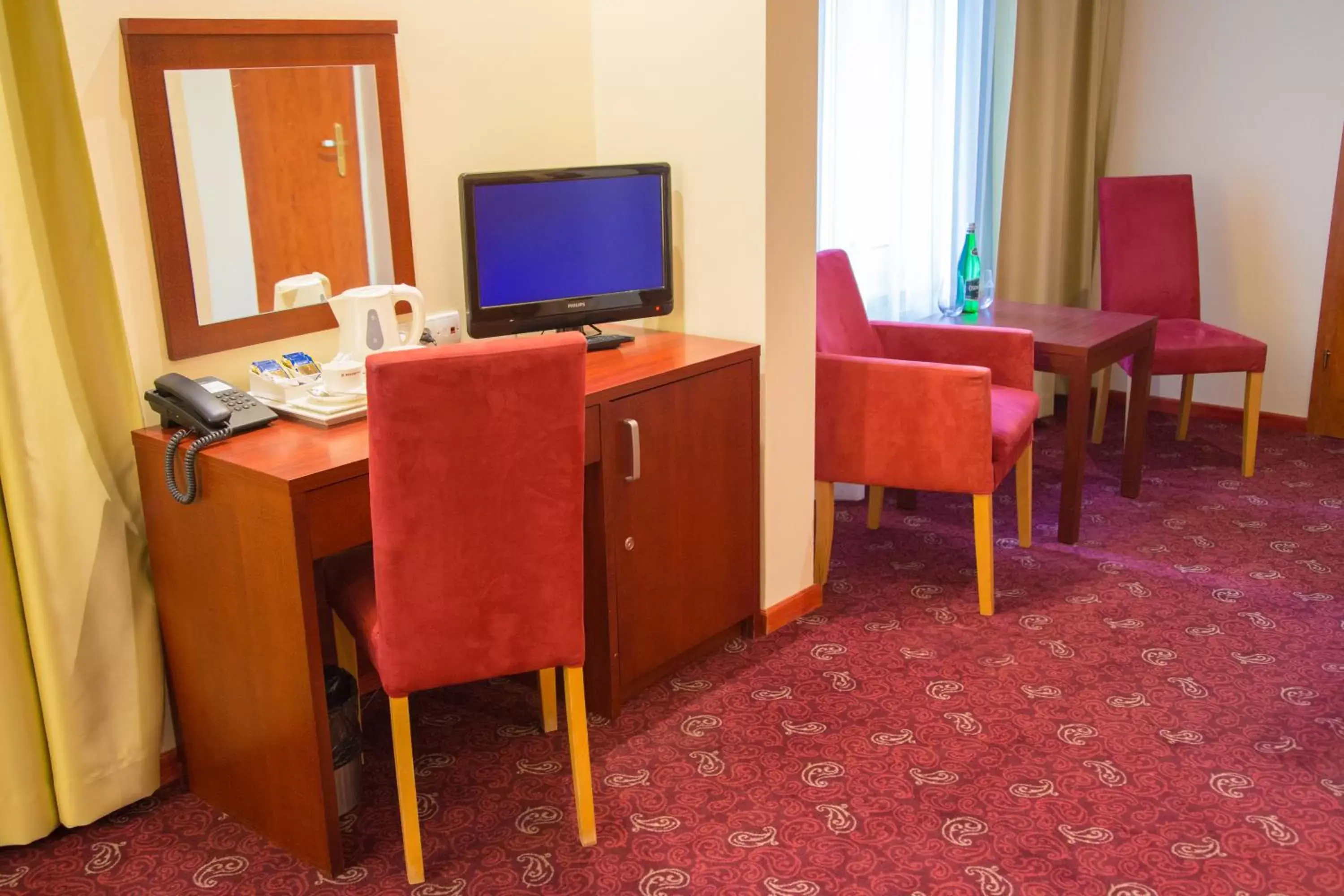 TV and multimedia, TV/Entertainment Center in Hotel Atol