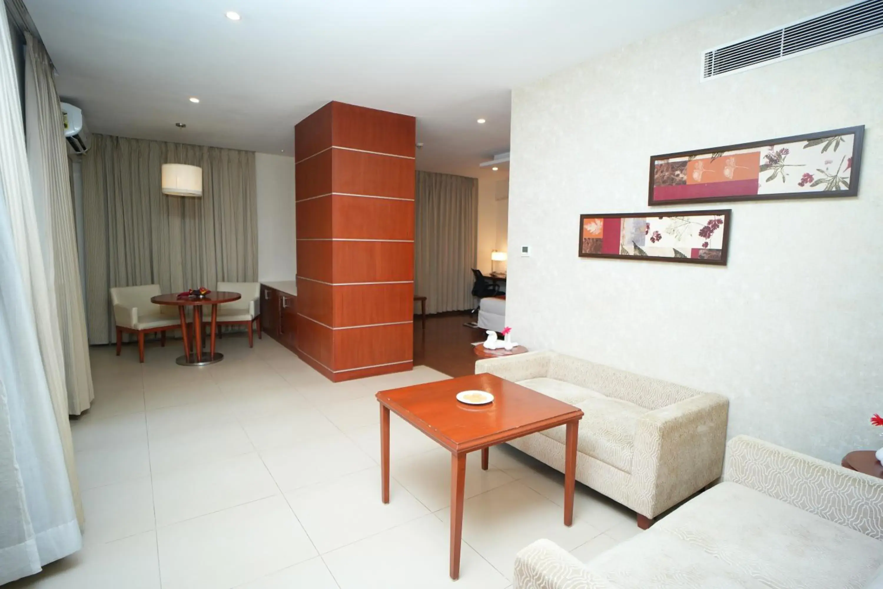 Living room, Seating Area in Siesta Hitech Hotel