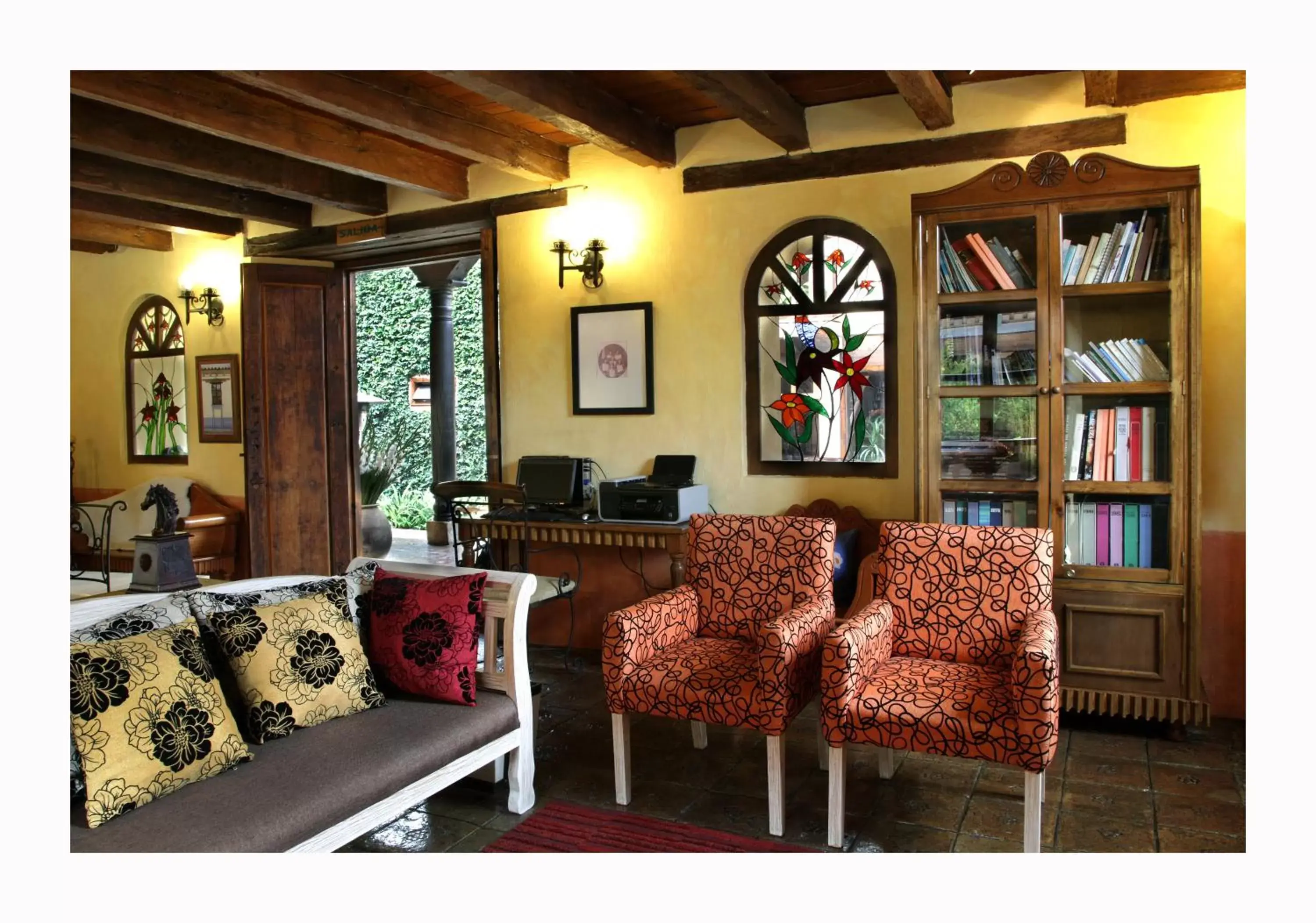 Communal lounge/ TV room, Seating Area in Hotel Casavieja