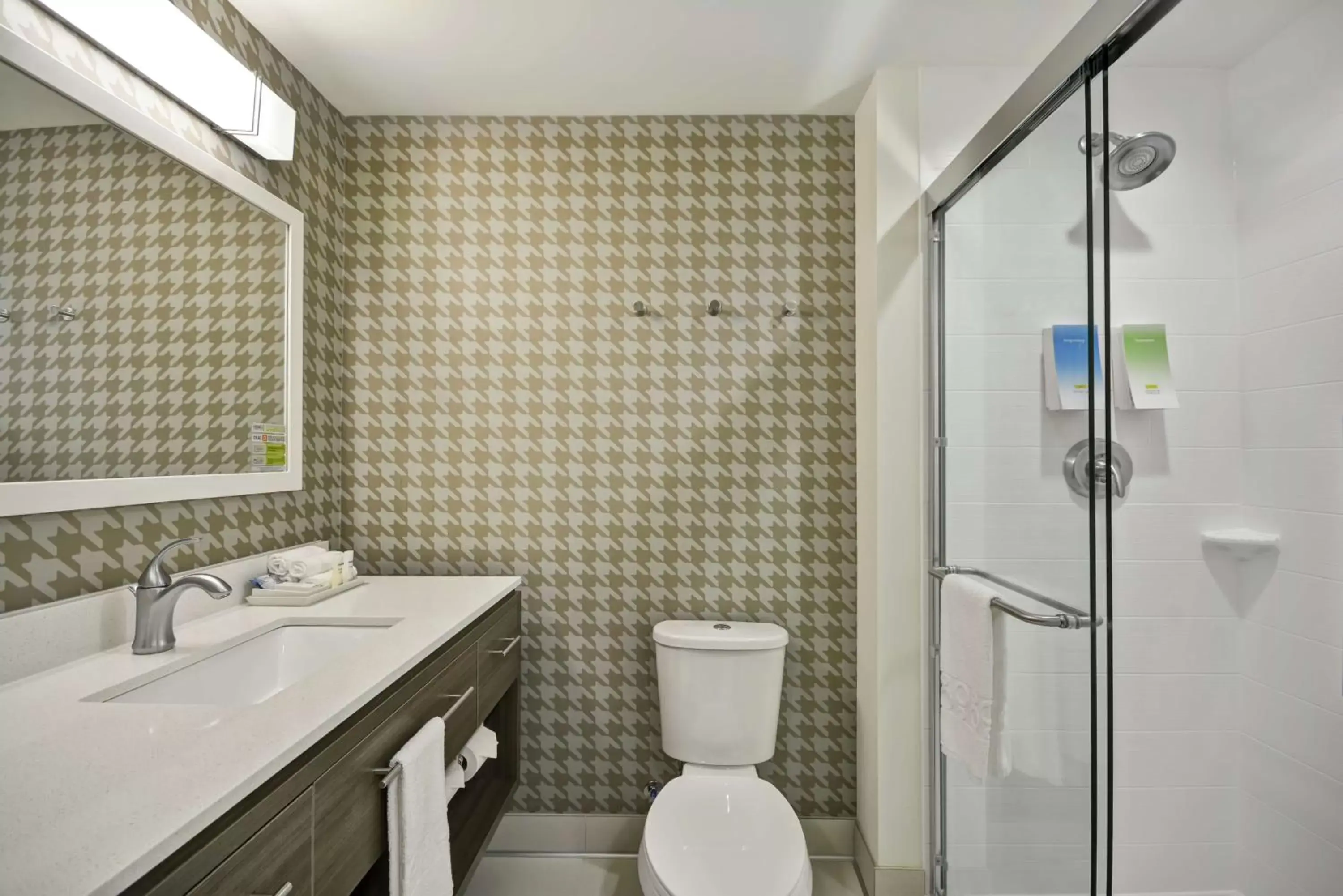 Bathroom in Home2 Suites By Hilton Plymouth Minneapolis