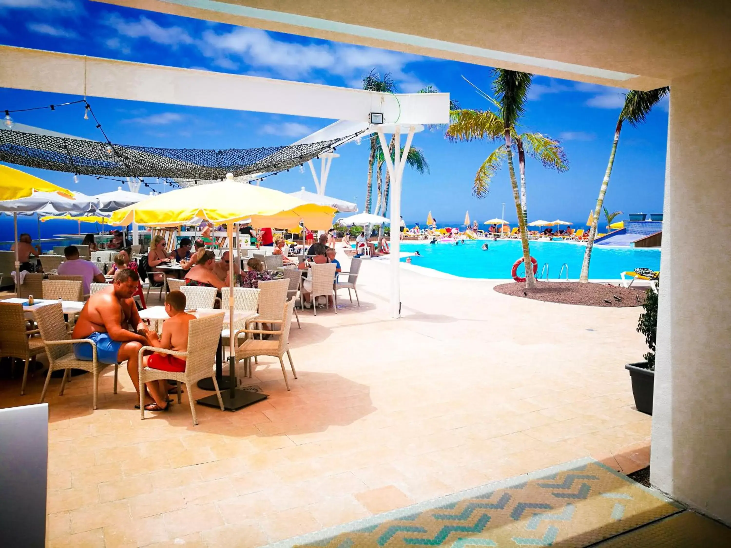 Balcony/Terrace, Beach in Hotel Riosol