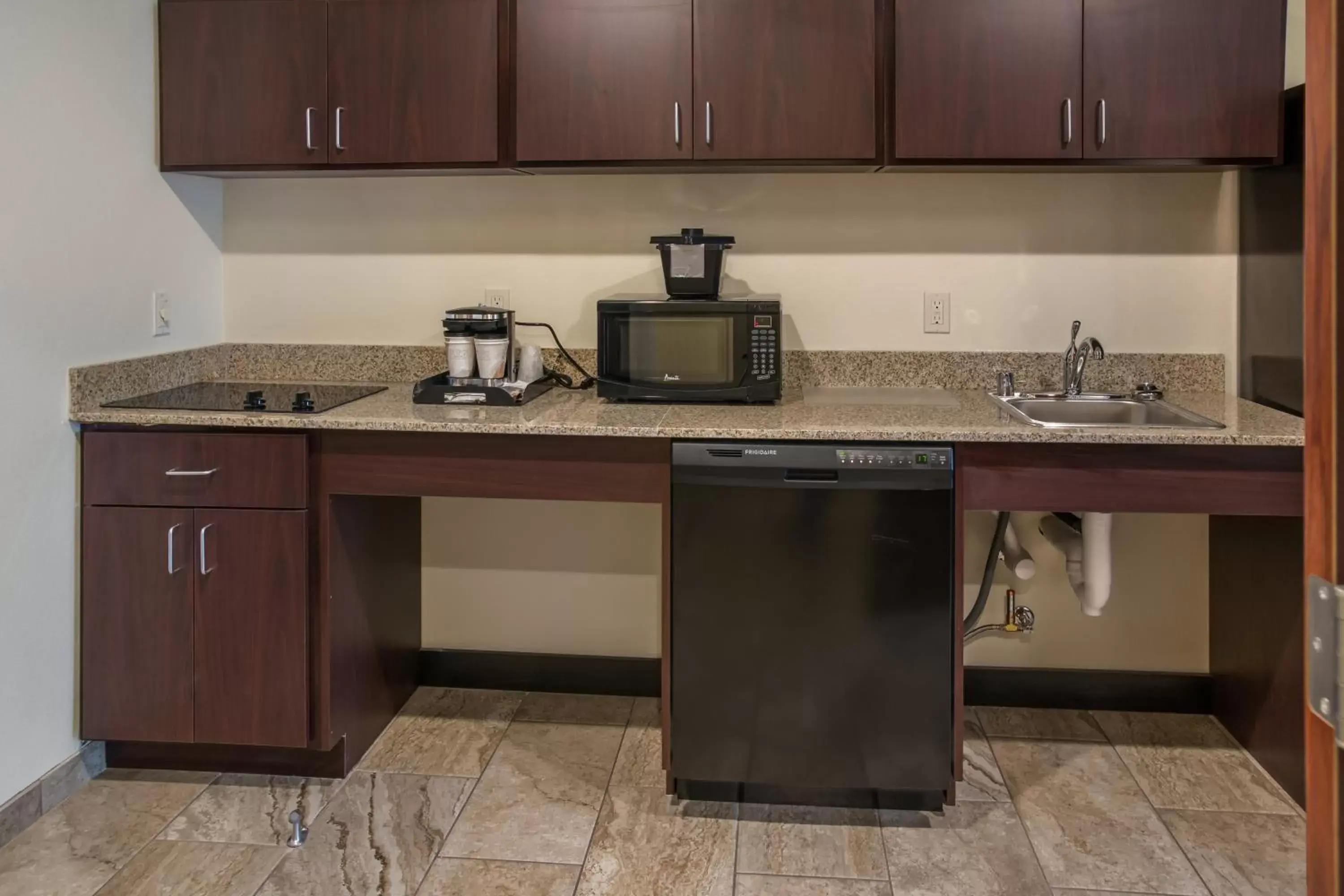 Kitchen or kitchenette, Kitchen/Kitchenette in Cobblestone Inn and Suites - Ashland