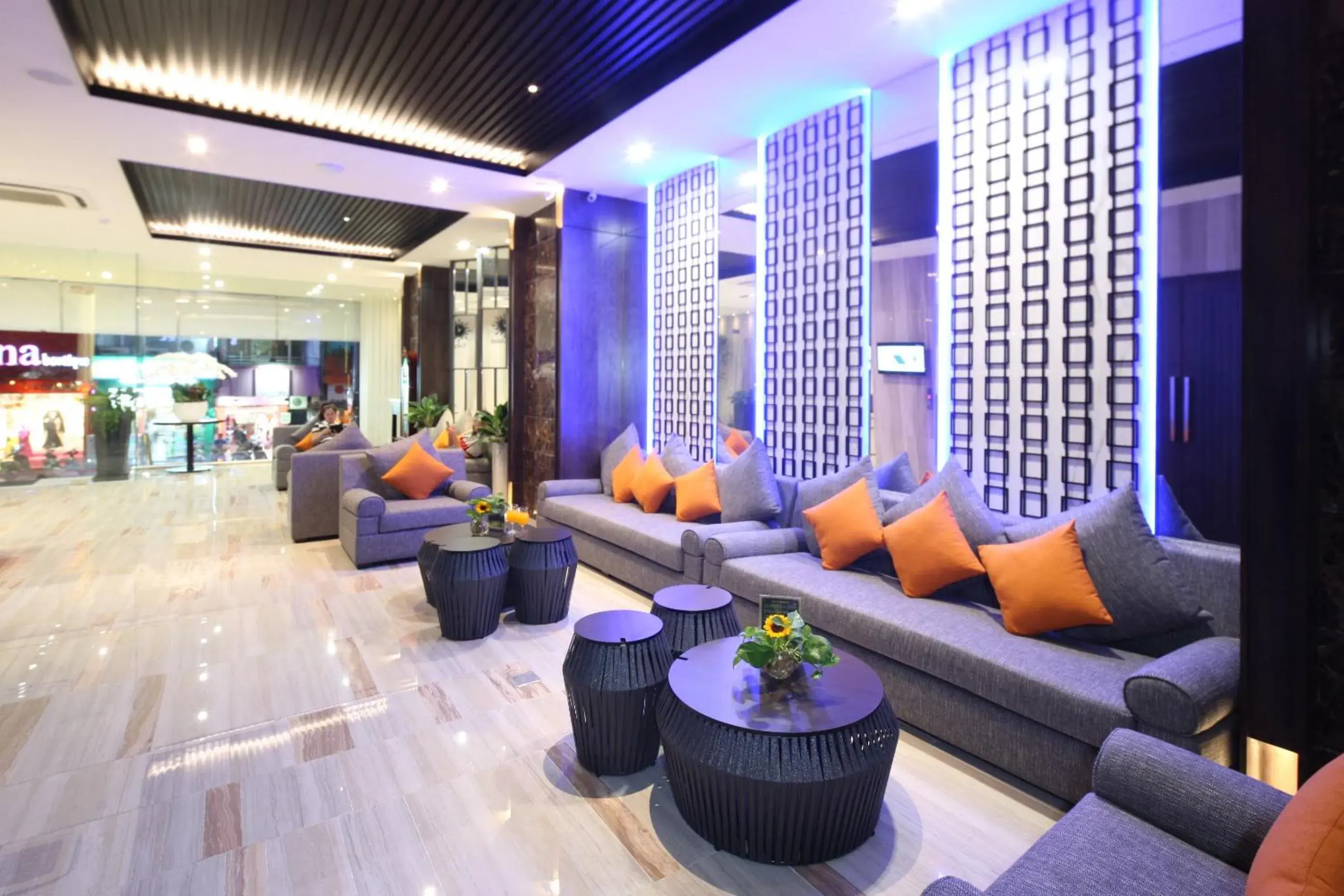 Lobby or reception, Lounge/Bar in Sunrise Central Hotel