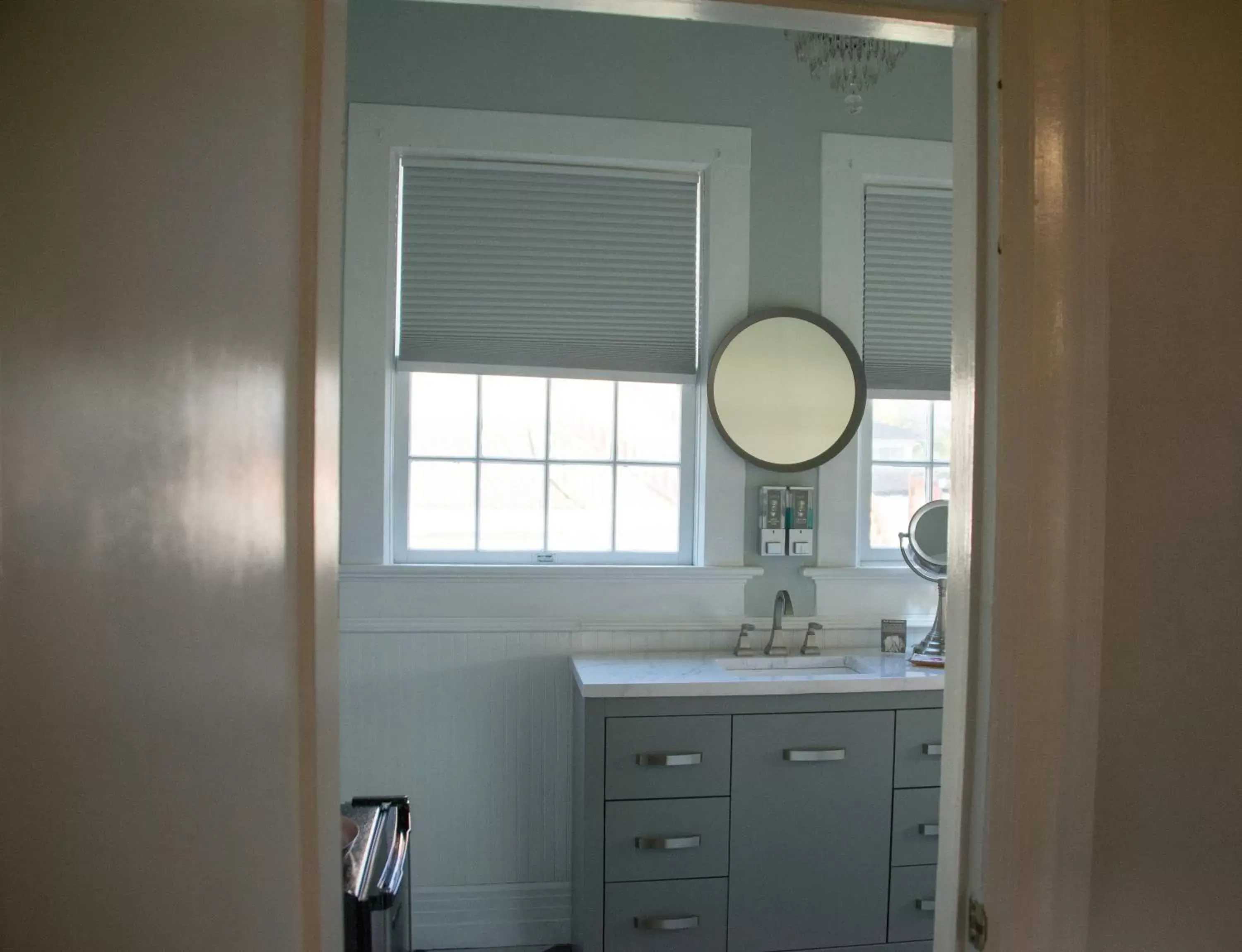 Bathroom in Cedar Gables Inn