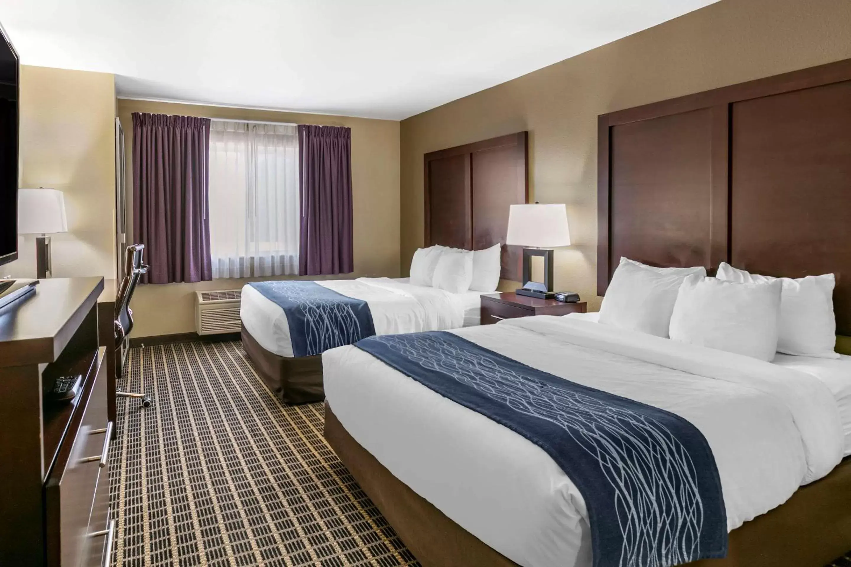 Queen Suite with Two Queen Beds - Non-Smoking in Comfort Inn Fort Collins North Queen Suite with Two Queen Beds - Non-Smoking in Comfort Inn Fort Collins North