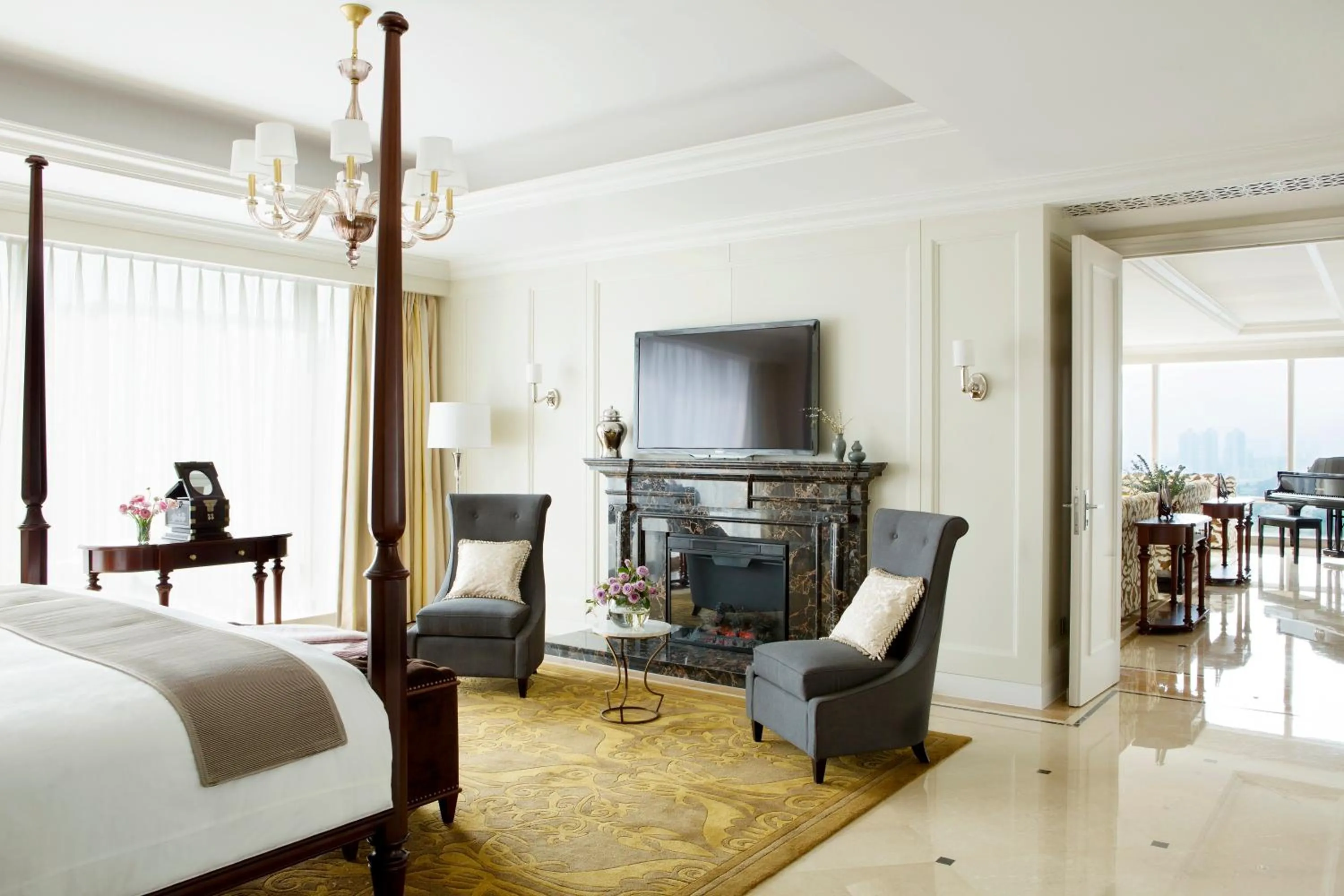 Bedroom, Bed in The Langham, Shenzhen