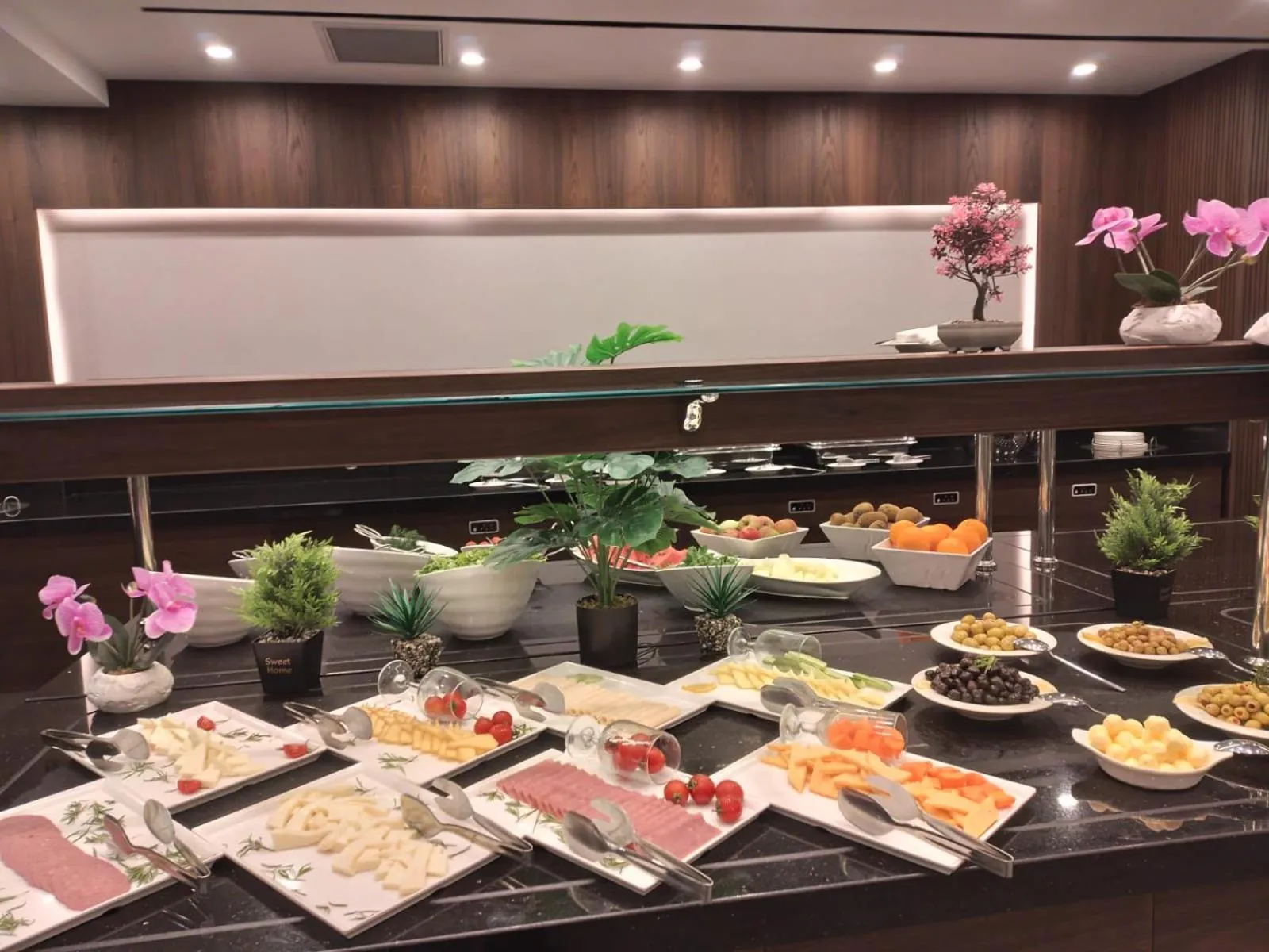 Restaurant/places to eat in Ramada by Wyndham Istanbul Umraniye
