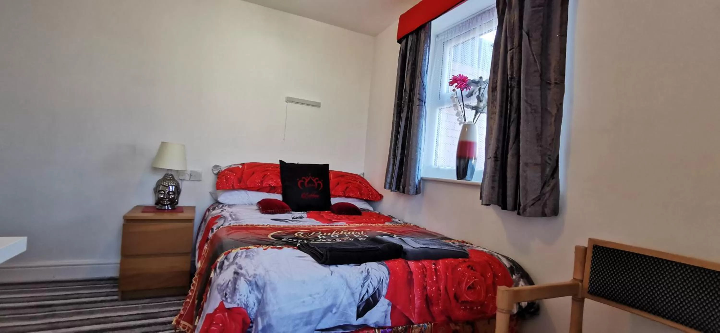 Bedroom, Bed in BUKHARI Hotel