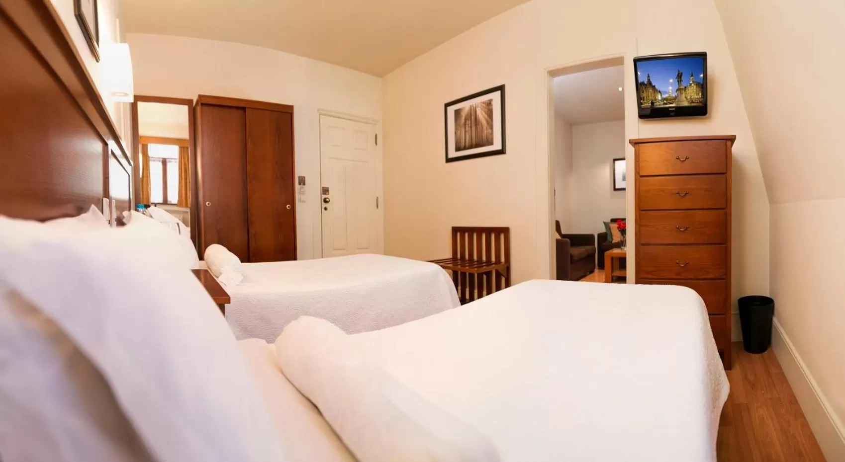 Decorative detail, TV/Entertainment Center in Hotel Aliados