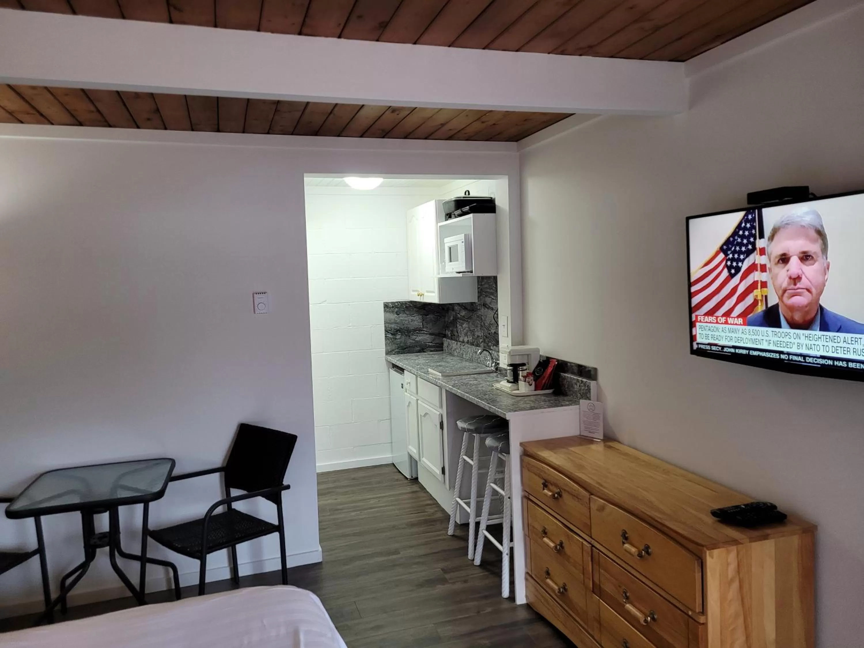 TV and multimedia in Pines Motel