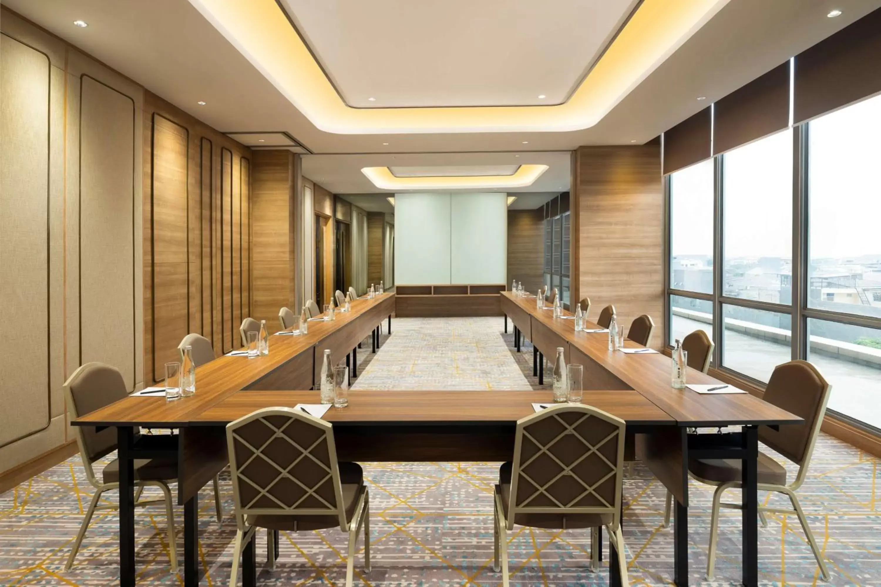 Meeting/conference room in Hilton Garden Inn Jakarta Taman Palem