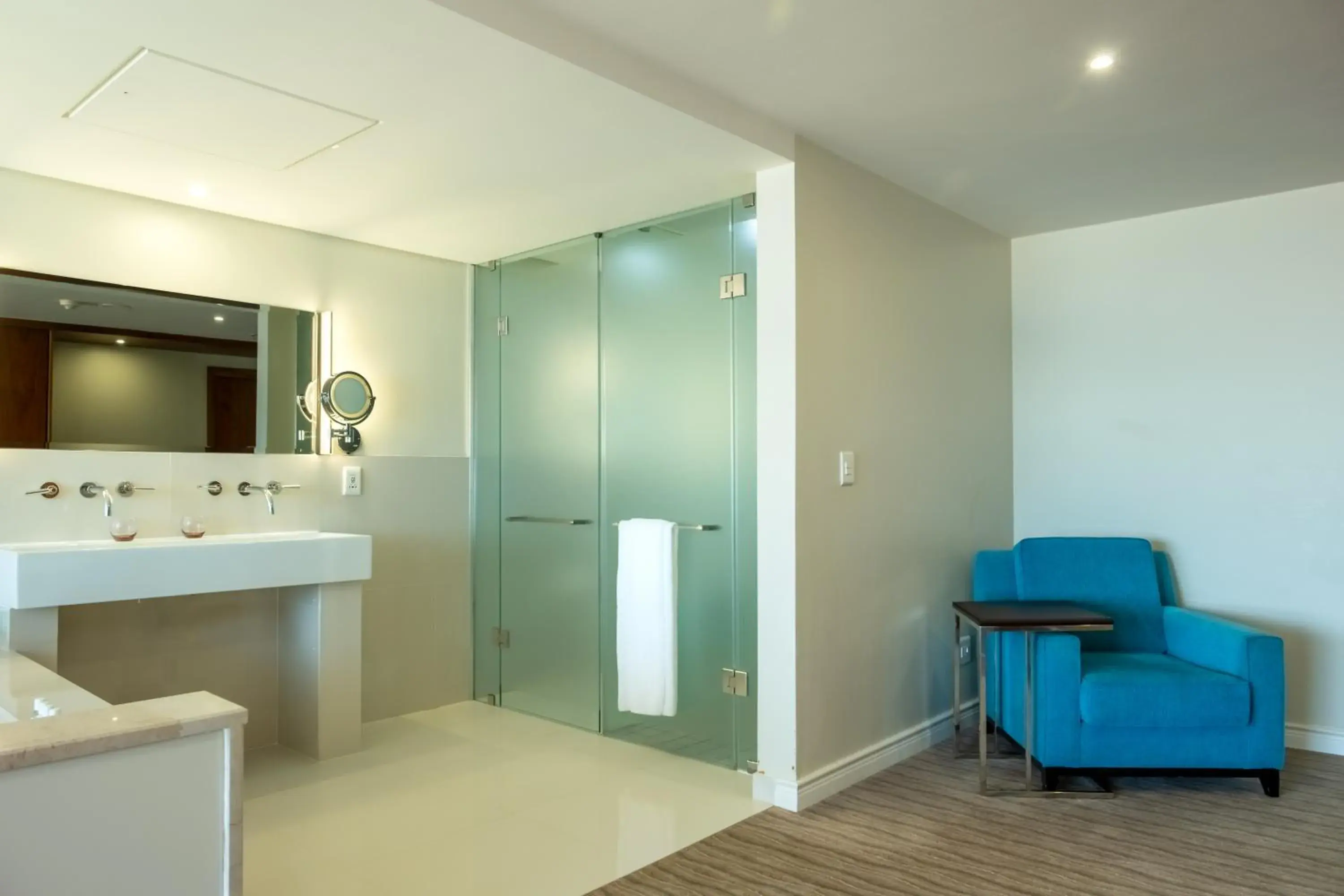 Shower, Bathroom in Blaauwberg Beach Hotel