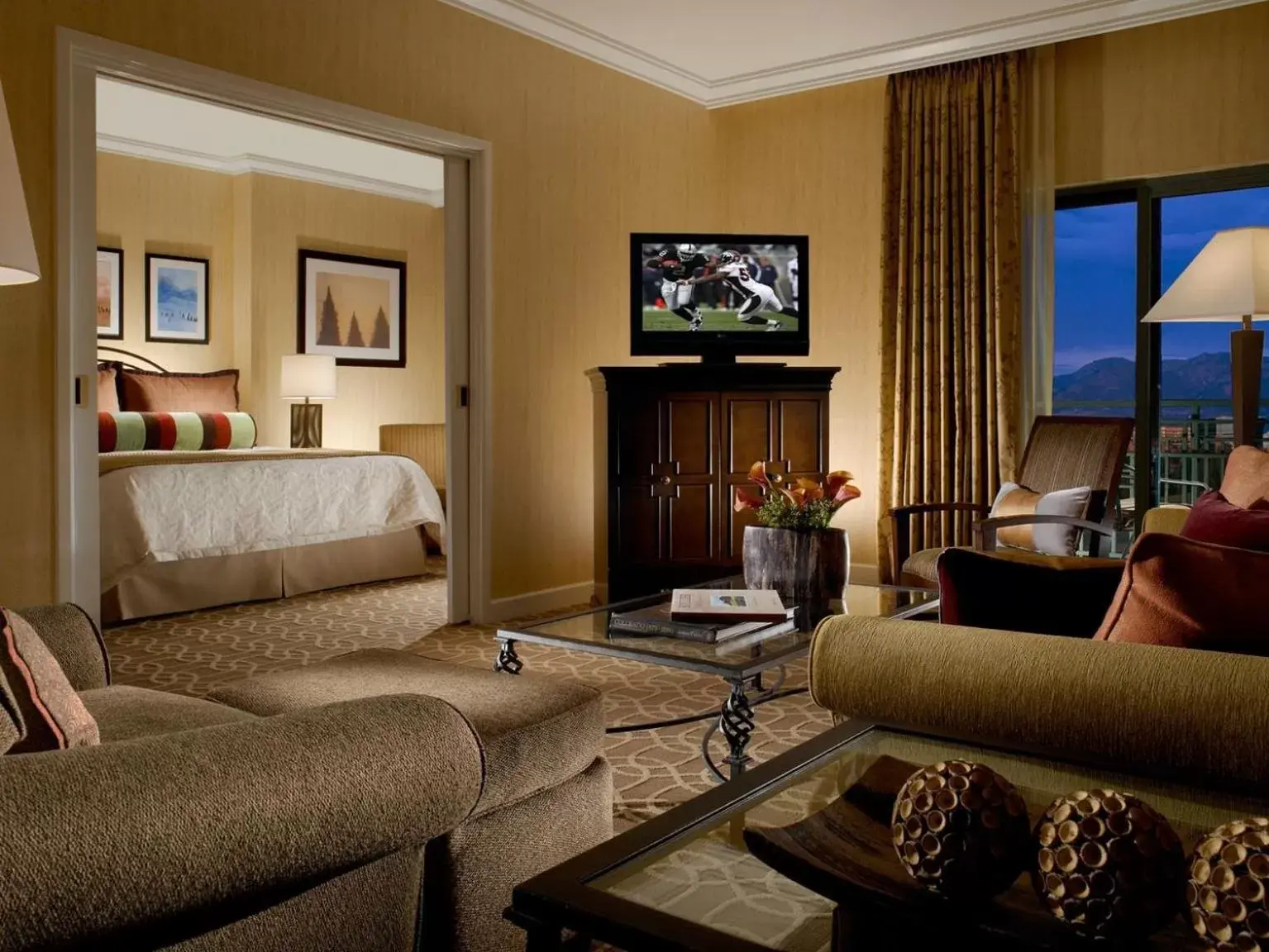 Bedroom, Seating Area in Omni Interlocken Hotel