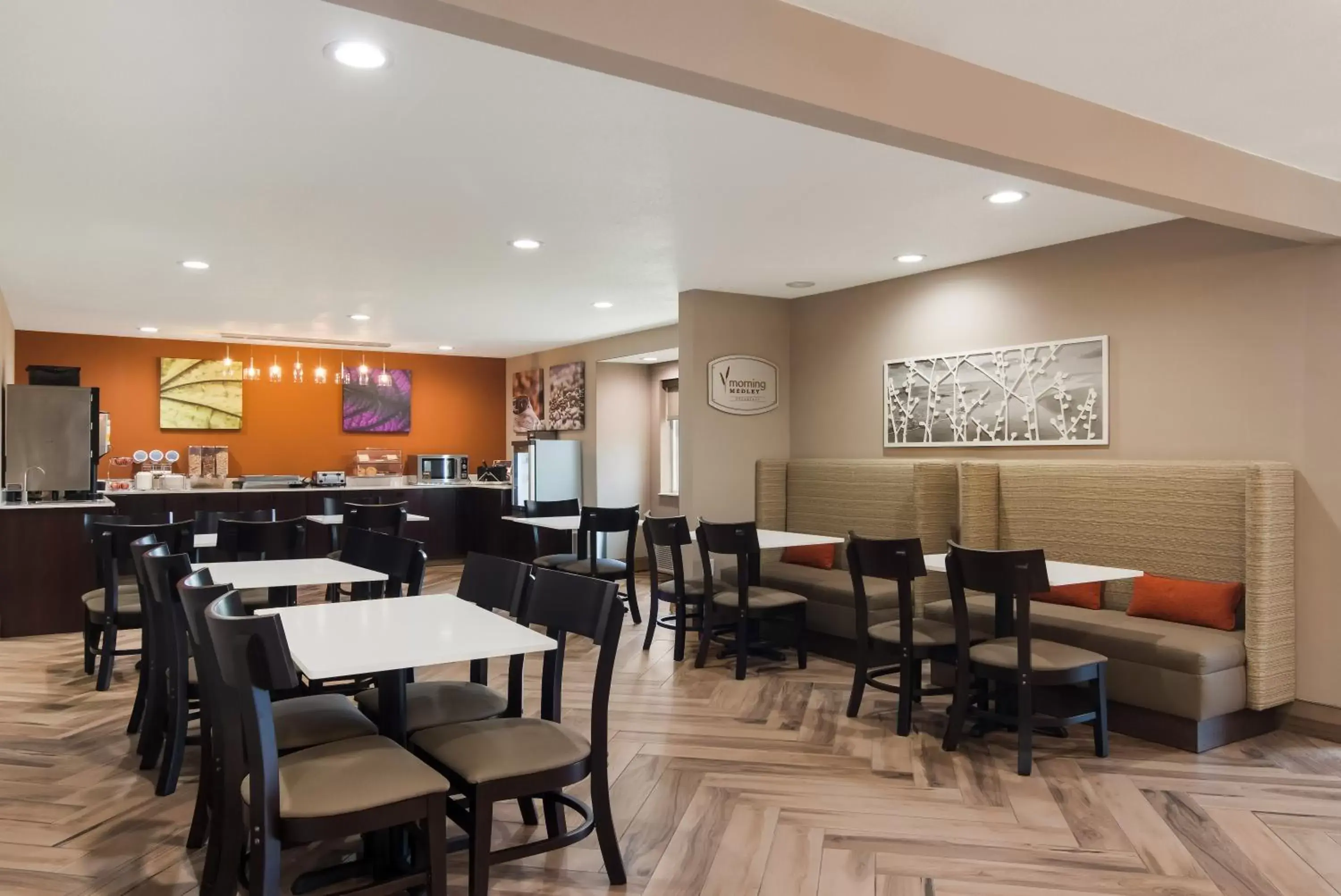 Restaurant/Places to Eat in Sleep Inn Erie by Choice