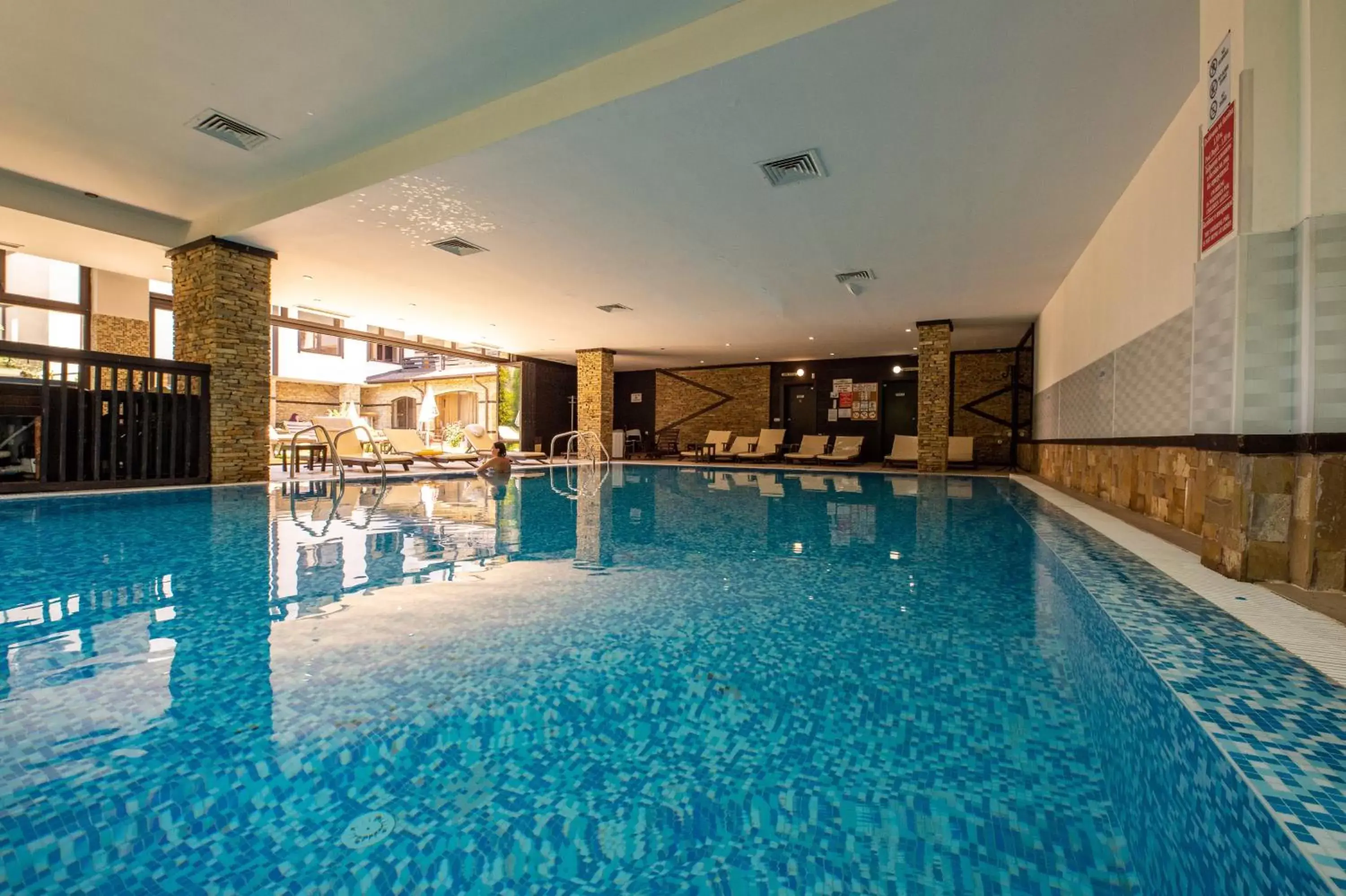 Swimming Pool in Hotel Bansko SPA & Holidays - Free Parking