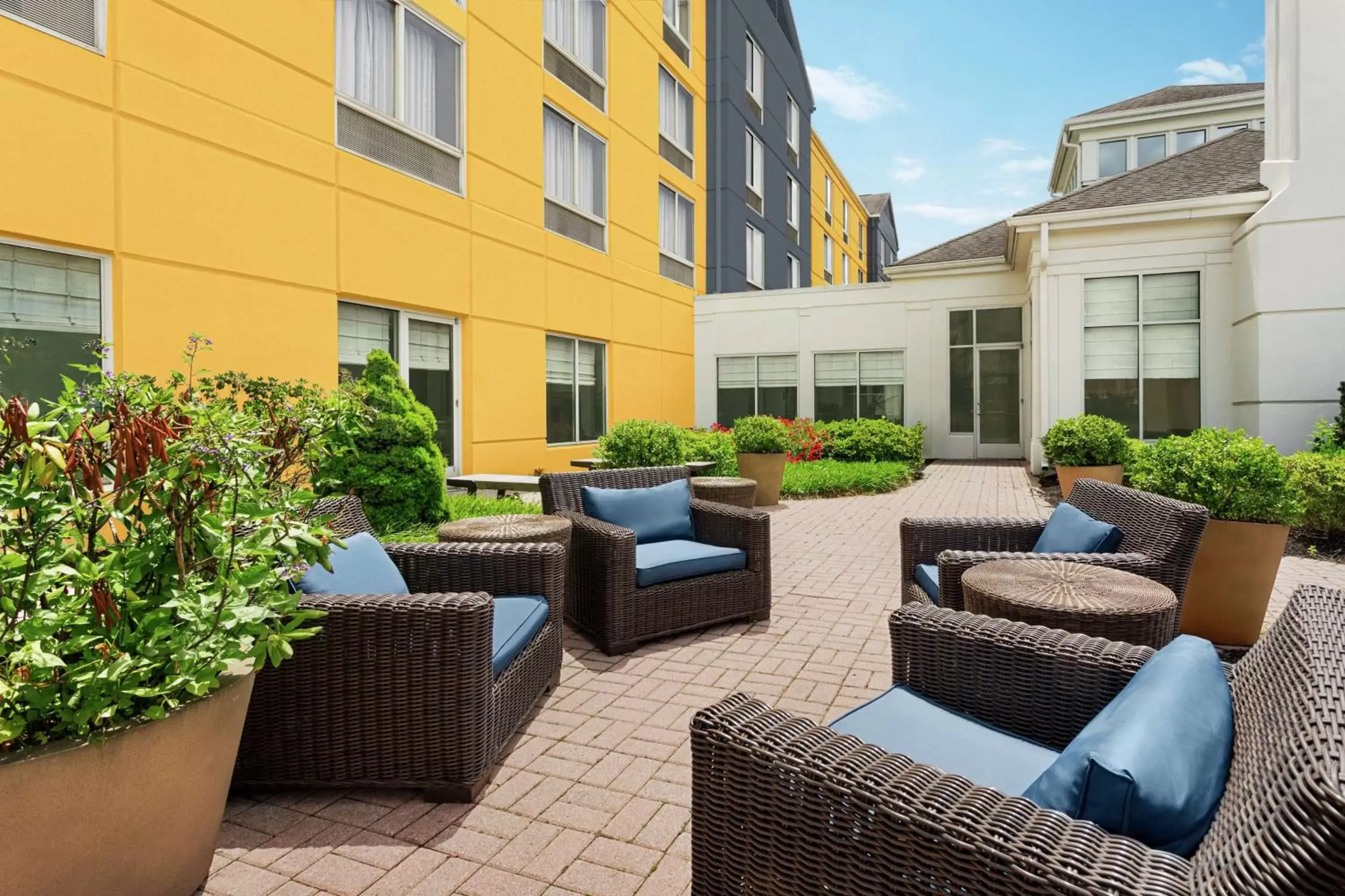 Patio in Hilton Garden Inn Allentown Bethlehem Airport