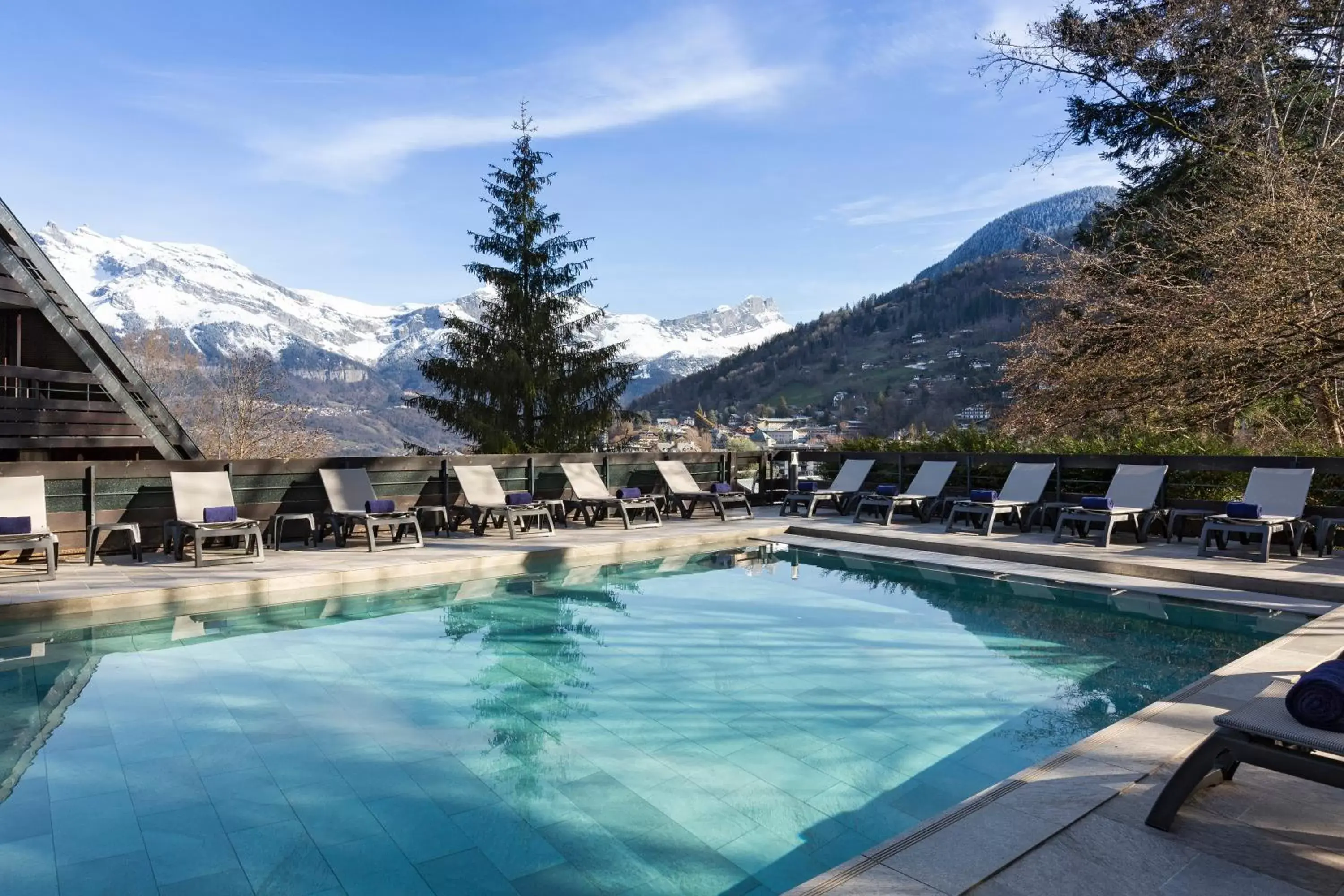 Swimming pool in SOWELL HOTELS Mont Blanc et SPA Swimming pool in SOWELL HOTELS Mont Blanc et SPA