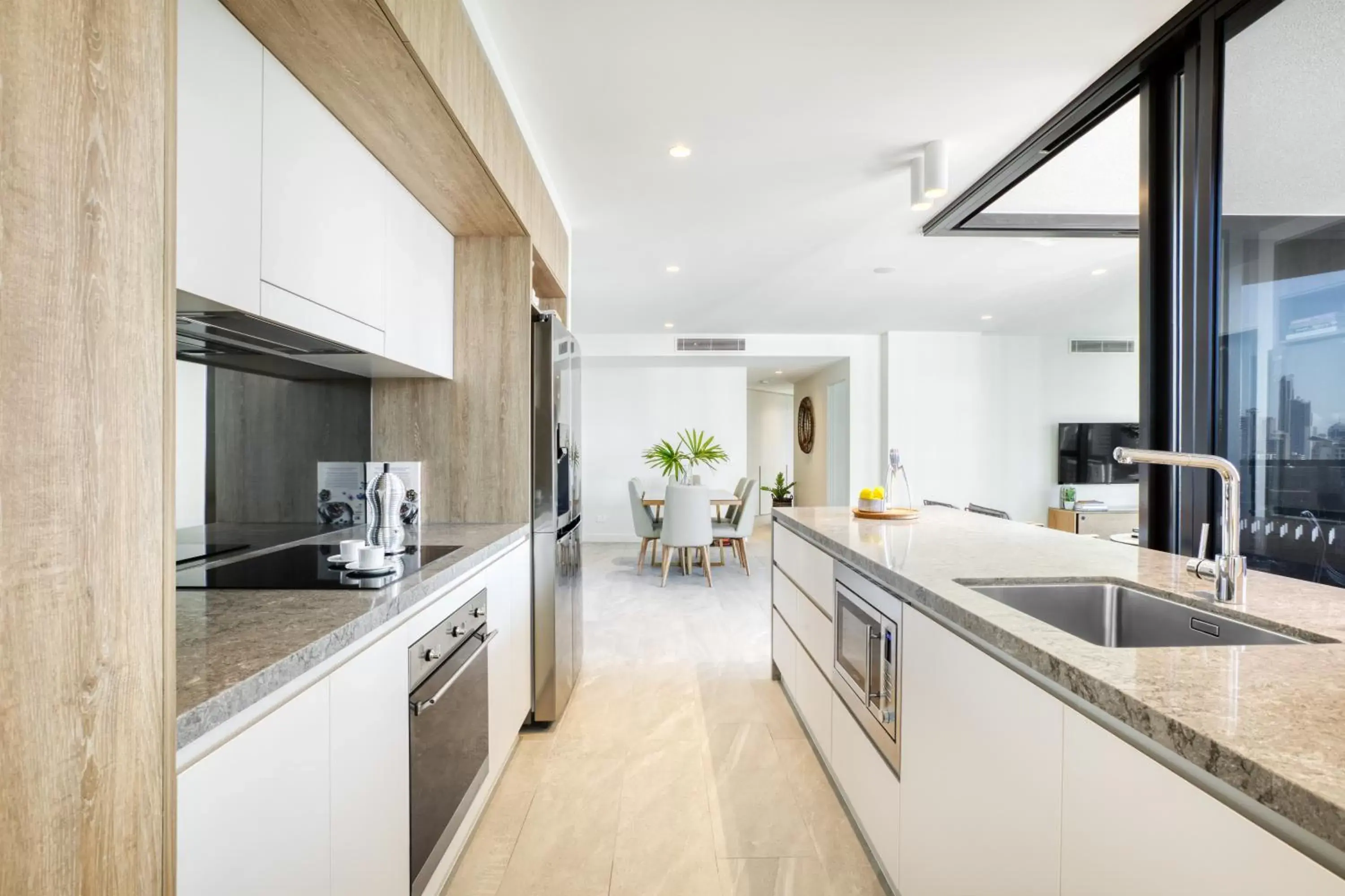 Patio, Kitchen/Kitchenette in Vue Broadbeach