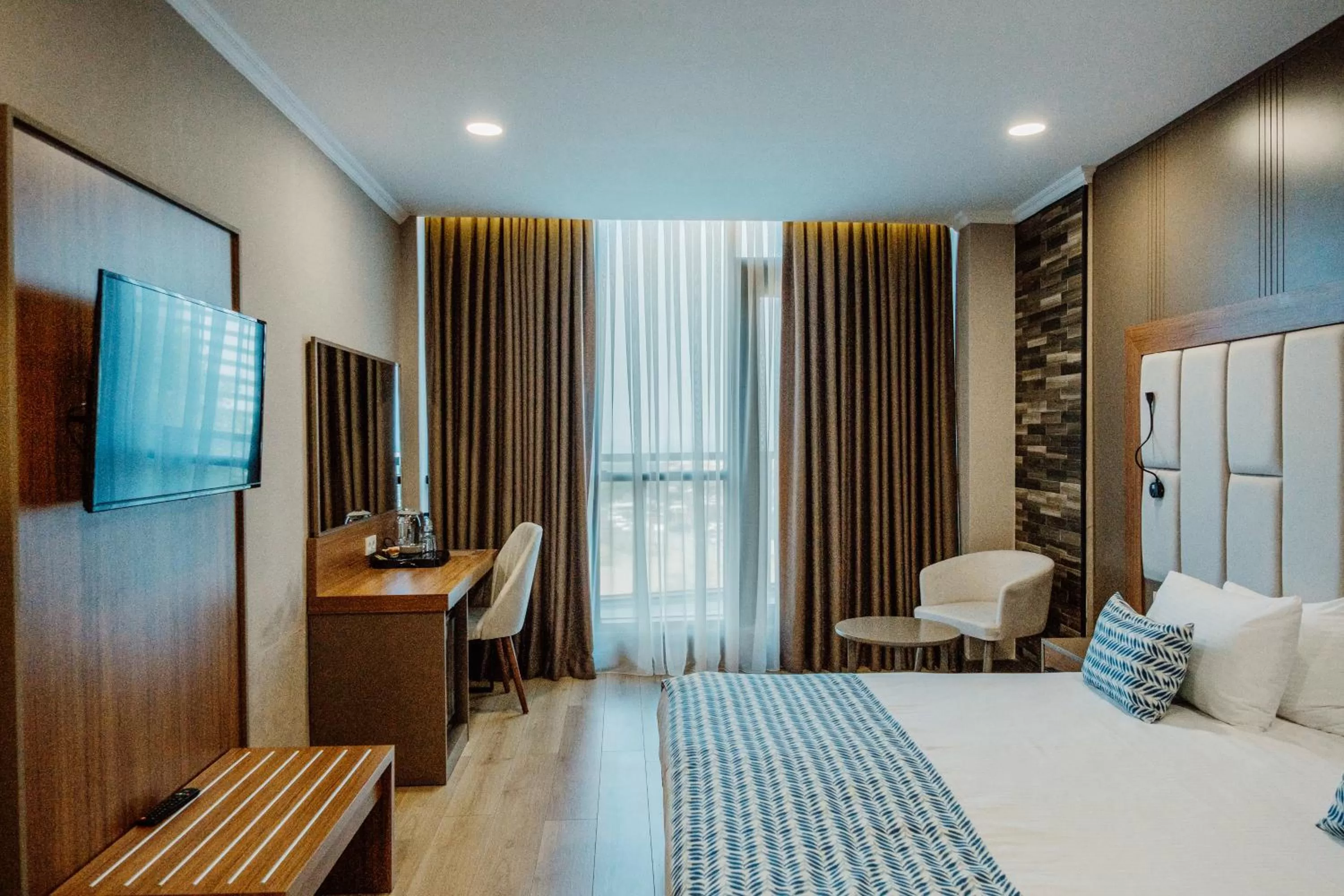 Communal lounge/ TV room, Bed in King Solomon Batumi Hotel