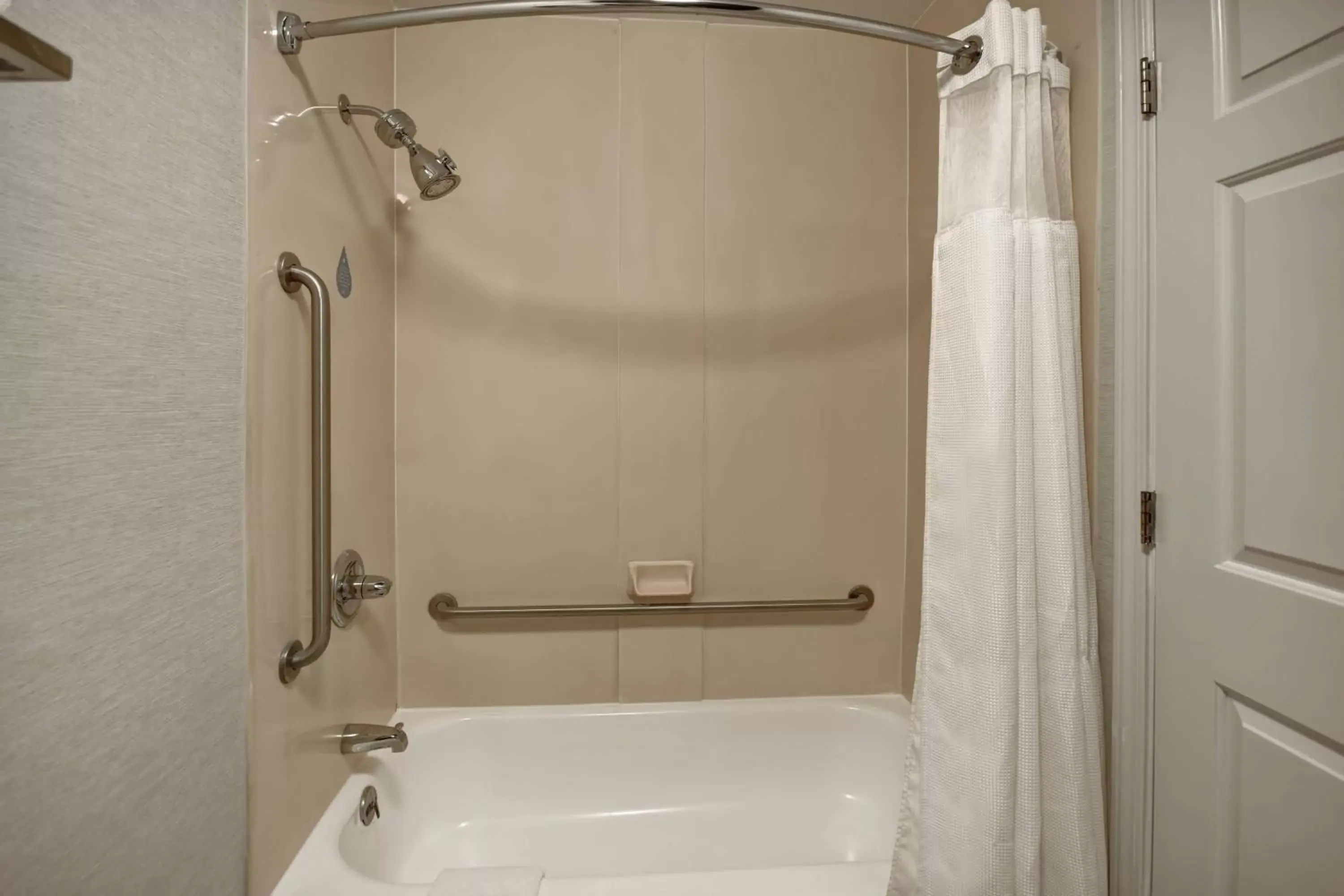 Bathroom in Fairfield Inn & Suites by Marriott Atlanta Kennesaw