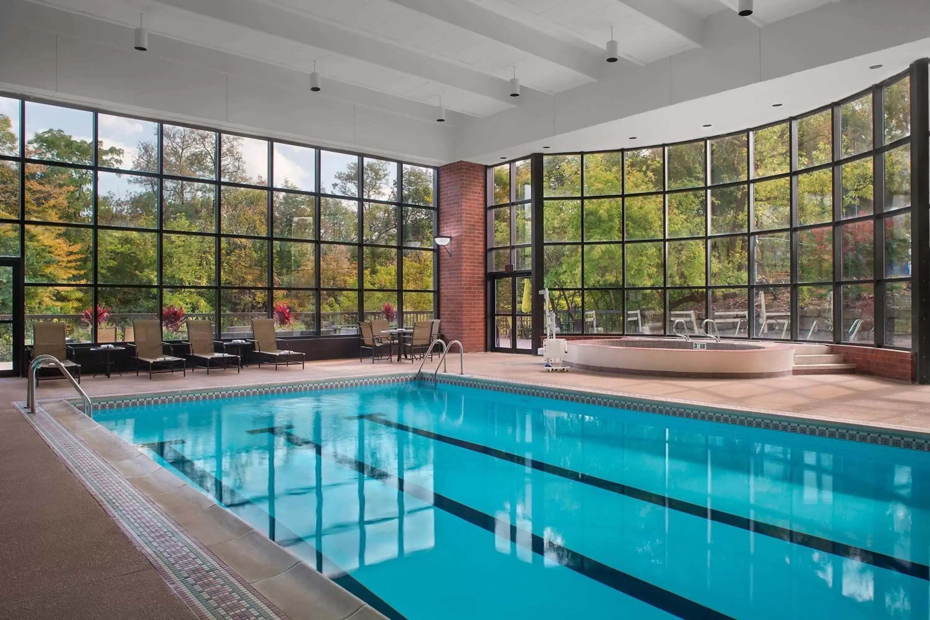 Swimming Pool in Sheraton Suites Akron Cuyahoga Falls