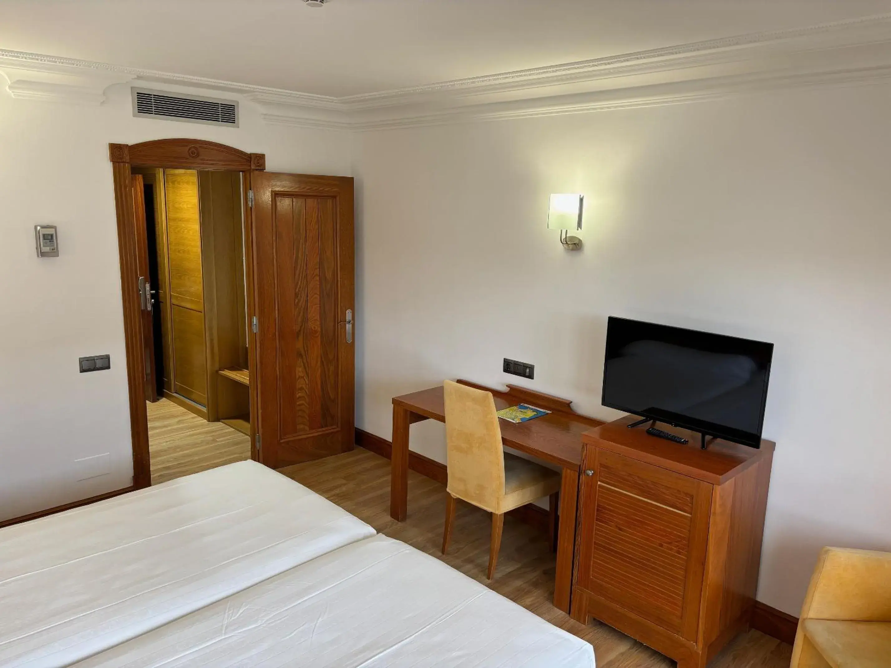 Photo of the whole room, TV/Entertainment Center in Gran Hotel Liber & Spa Playa Golf