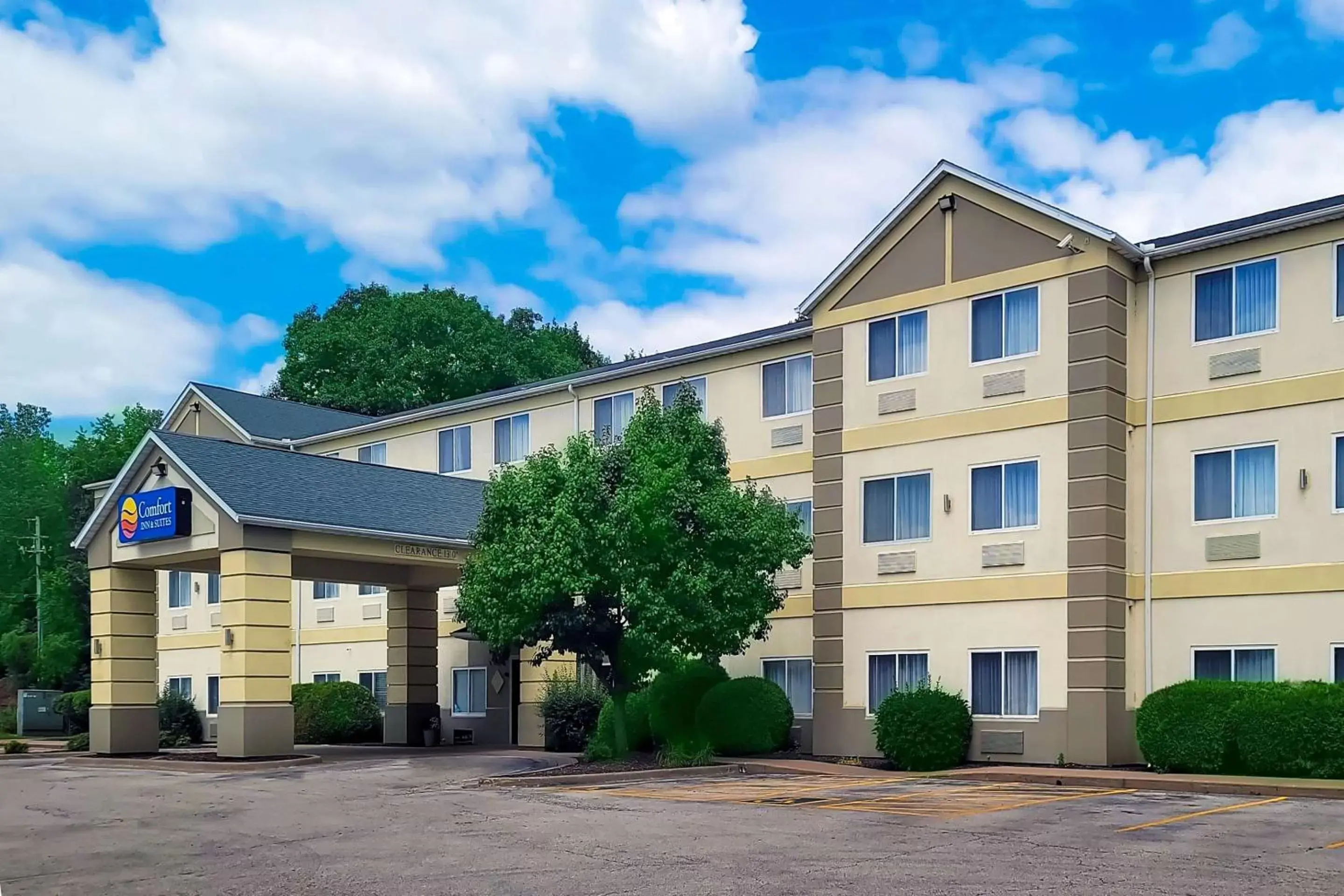 Property Building in Comfort Inn & Suites East Moline near I-80