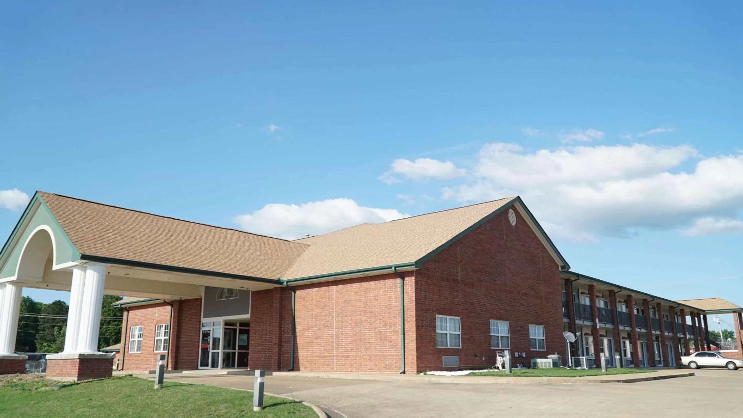 Property building in Rodeway Inn