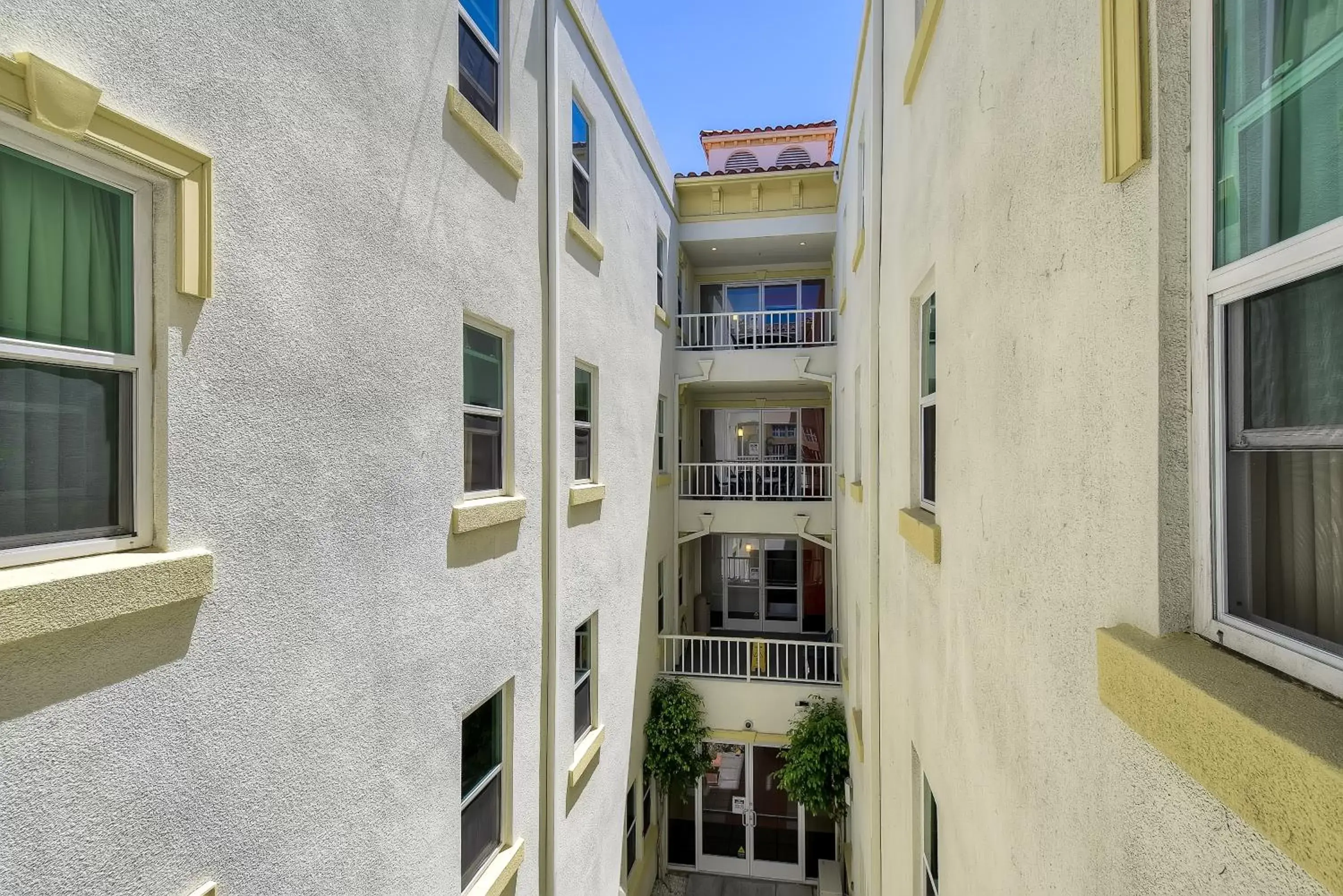 Facade/entrance, Property Building in Motel 6-San Diego, CA - Downtown