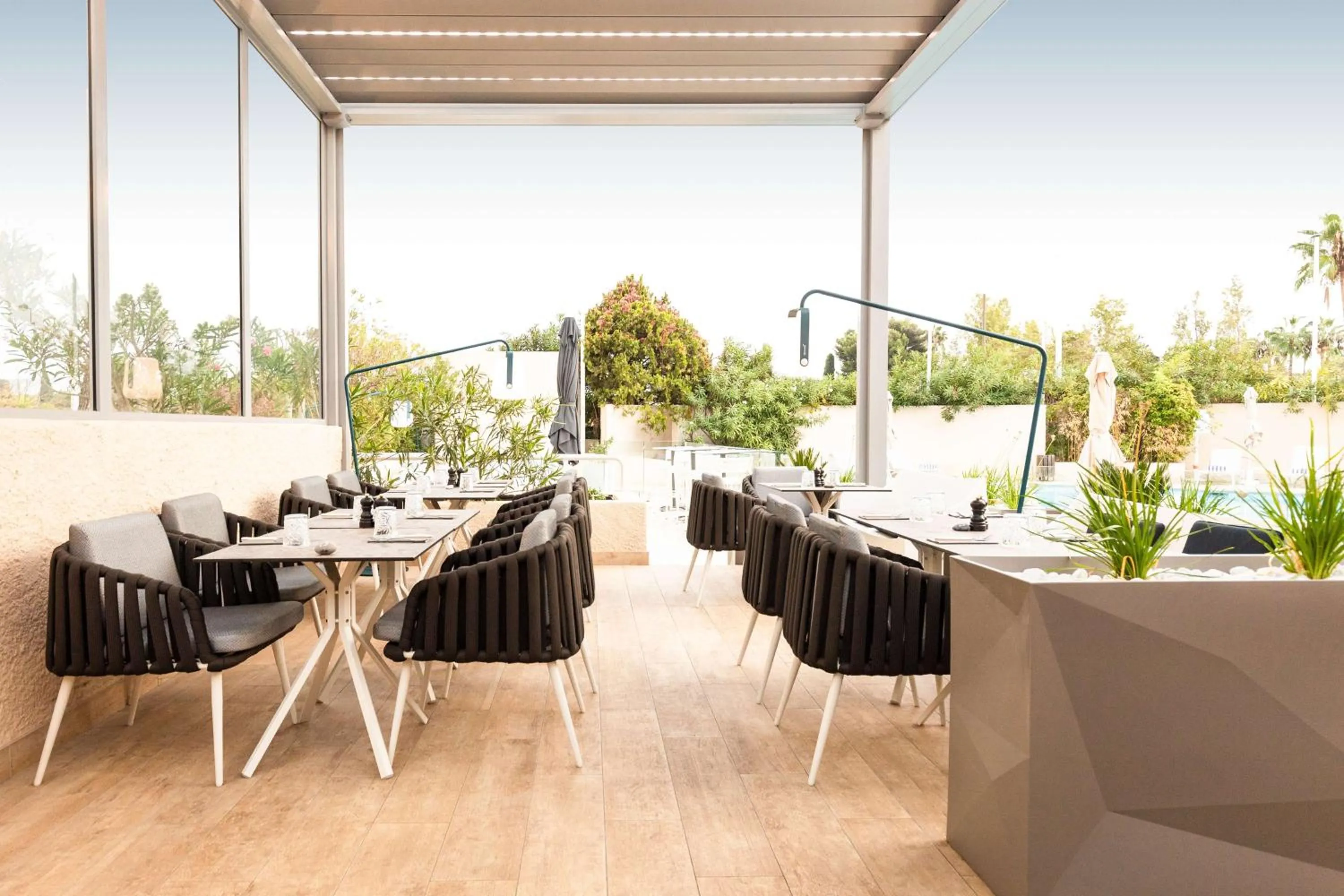 Restaurant/places to eat in Radisson Hotel Nice Airport