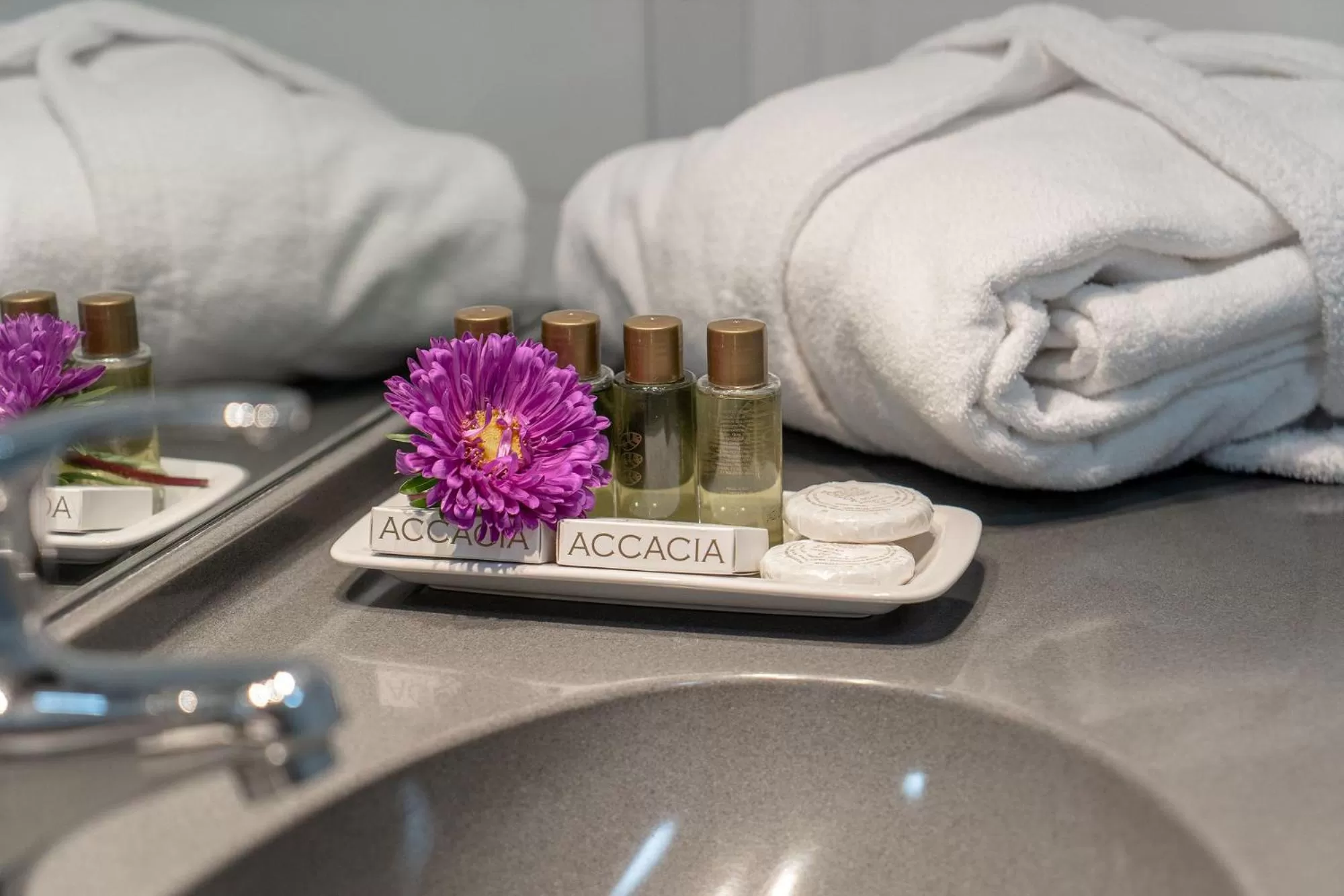 Bathroom, Bed in Hotel Parliament