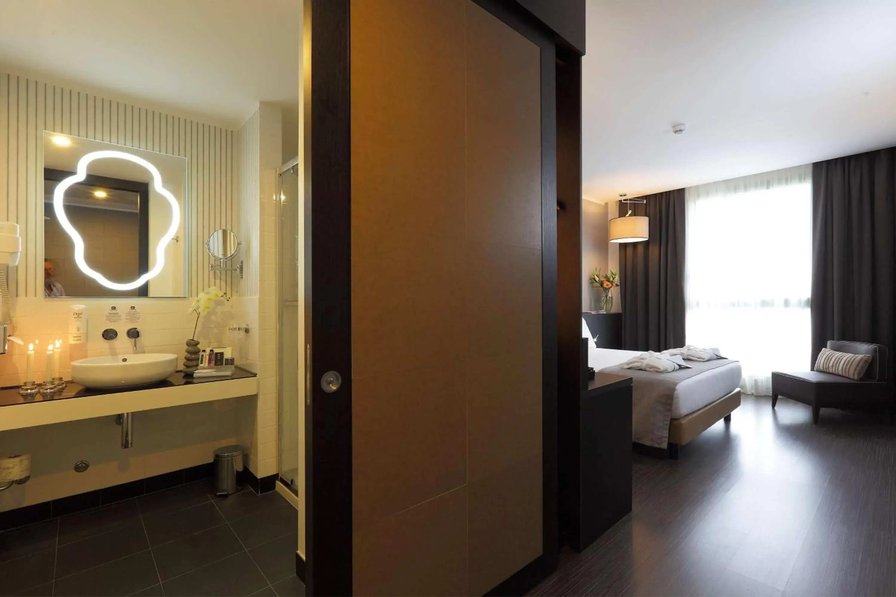 Bedroom, Bathroom in Best Western Premier CHC Airport