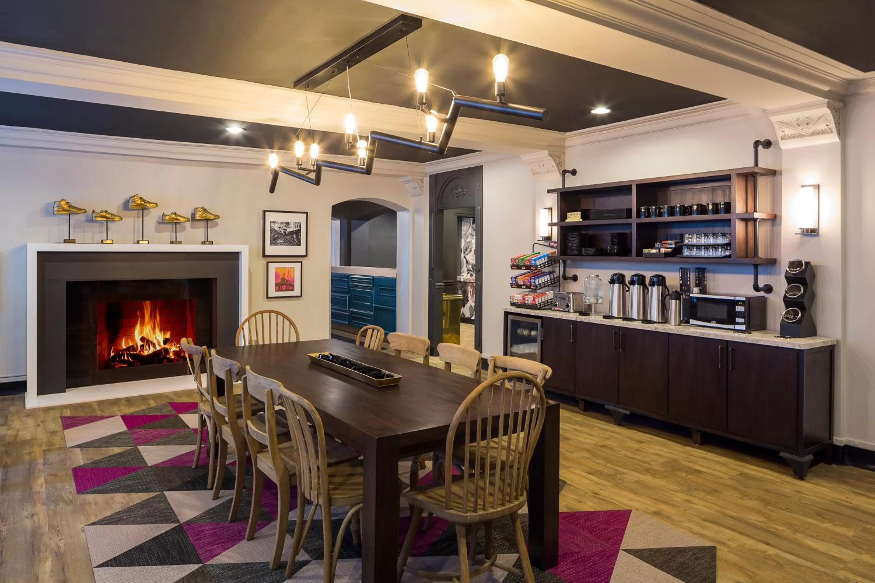 Communal lounge/ TV room in City Suites Hotel