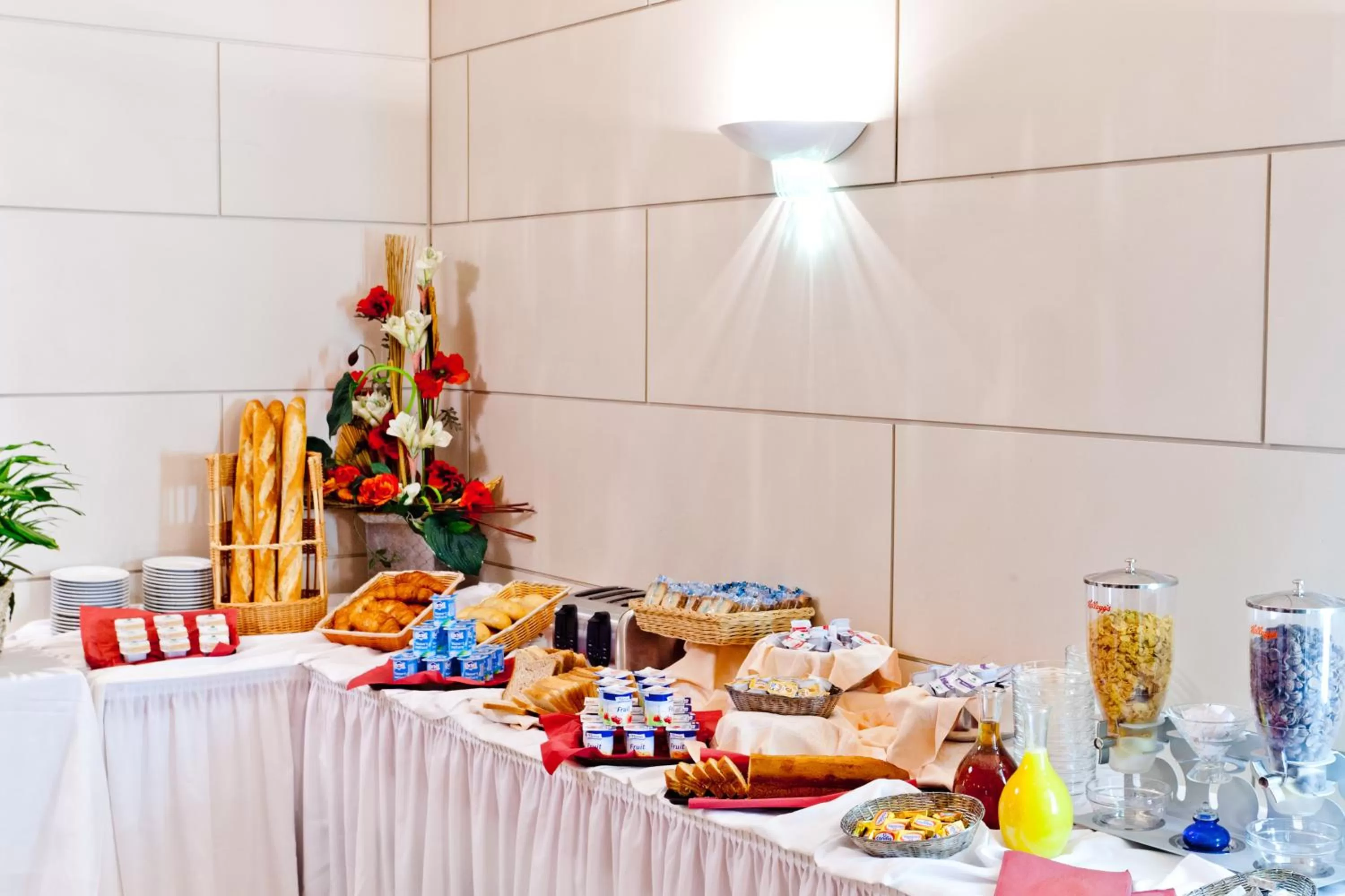 Restaurant/places to eat in Hôtel Continental