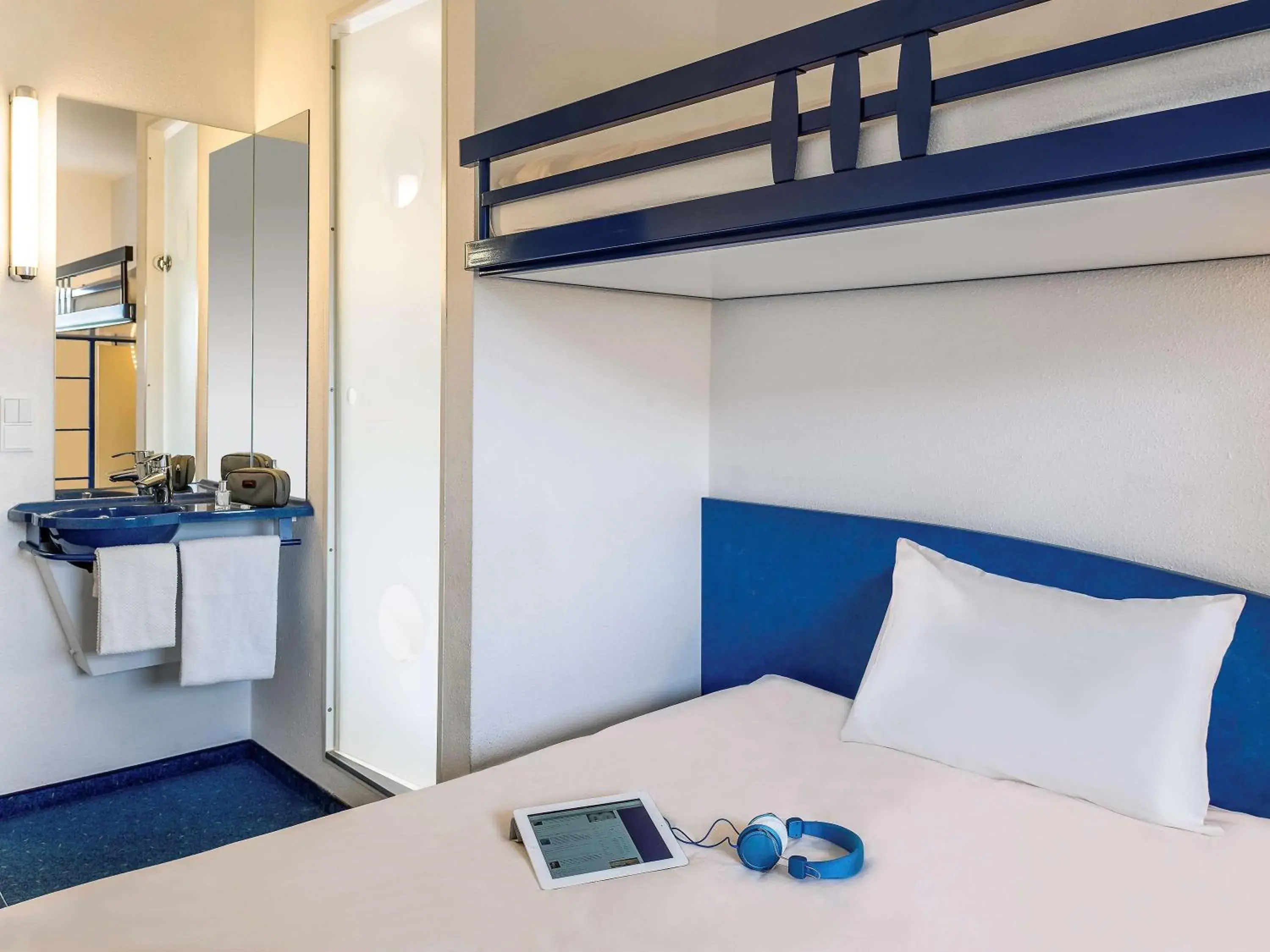 Photo of the whole room, Bed in Ibis Budget Orly Chevilly Tram 7