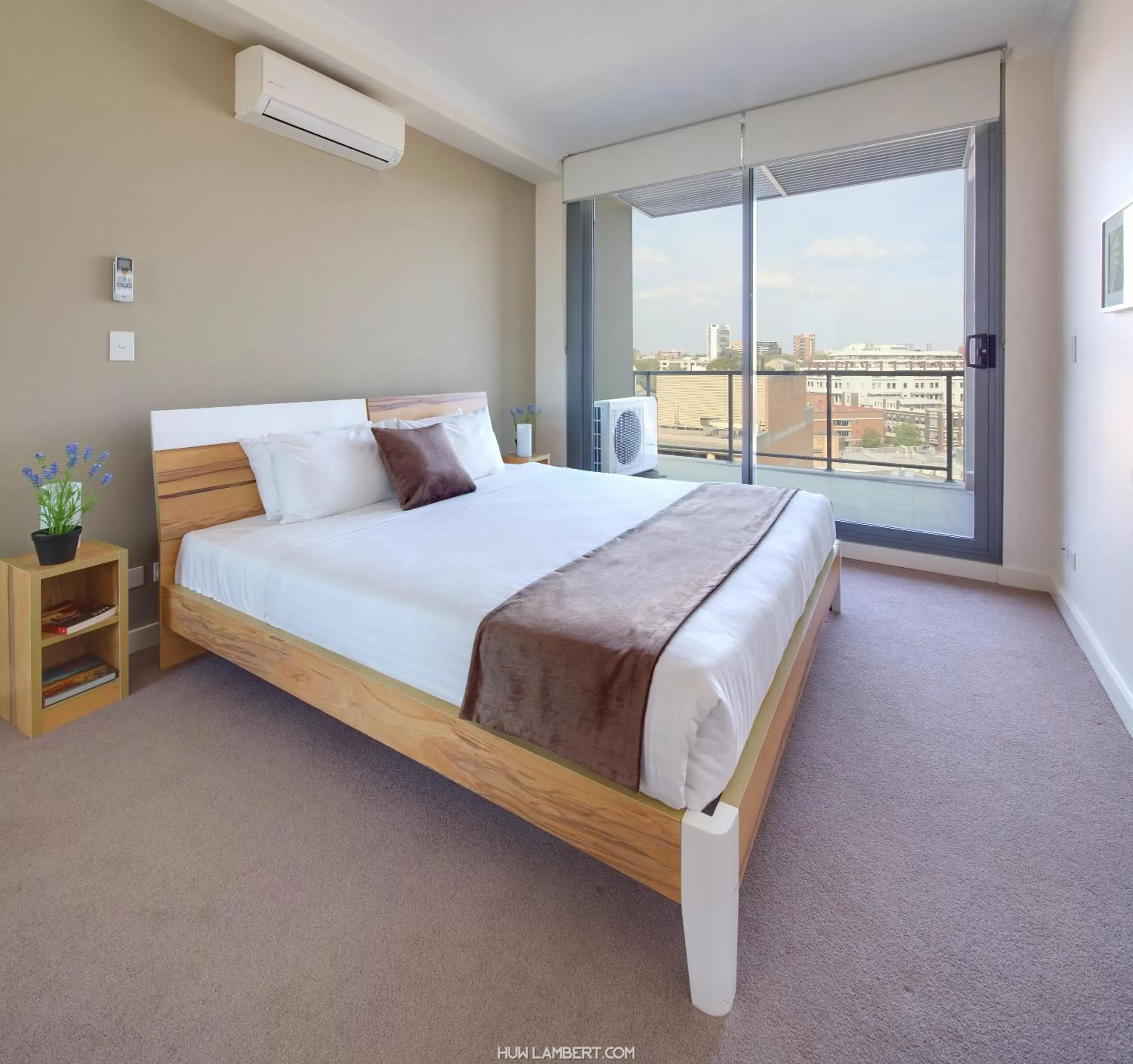 Bed in Zara Tower – Luxury Suites and Apartments