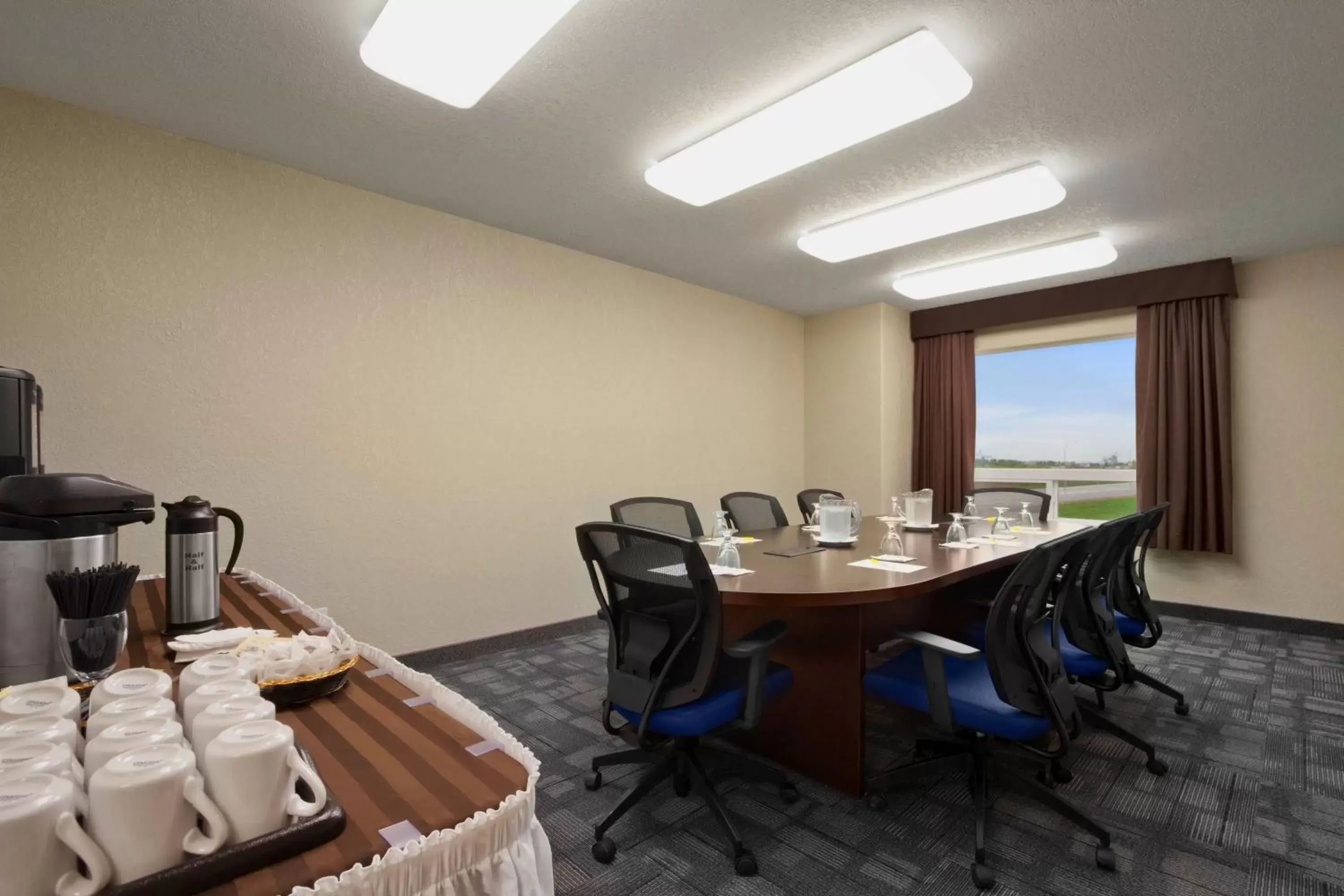 Business facilities in Days Inn & Suites by Wyndham Yorkton